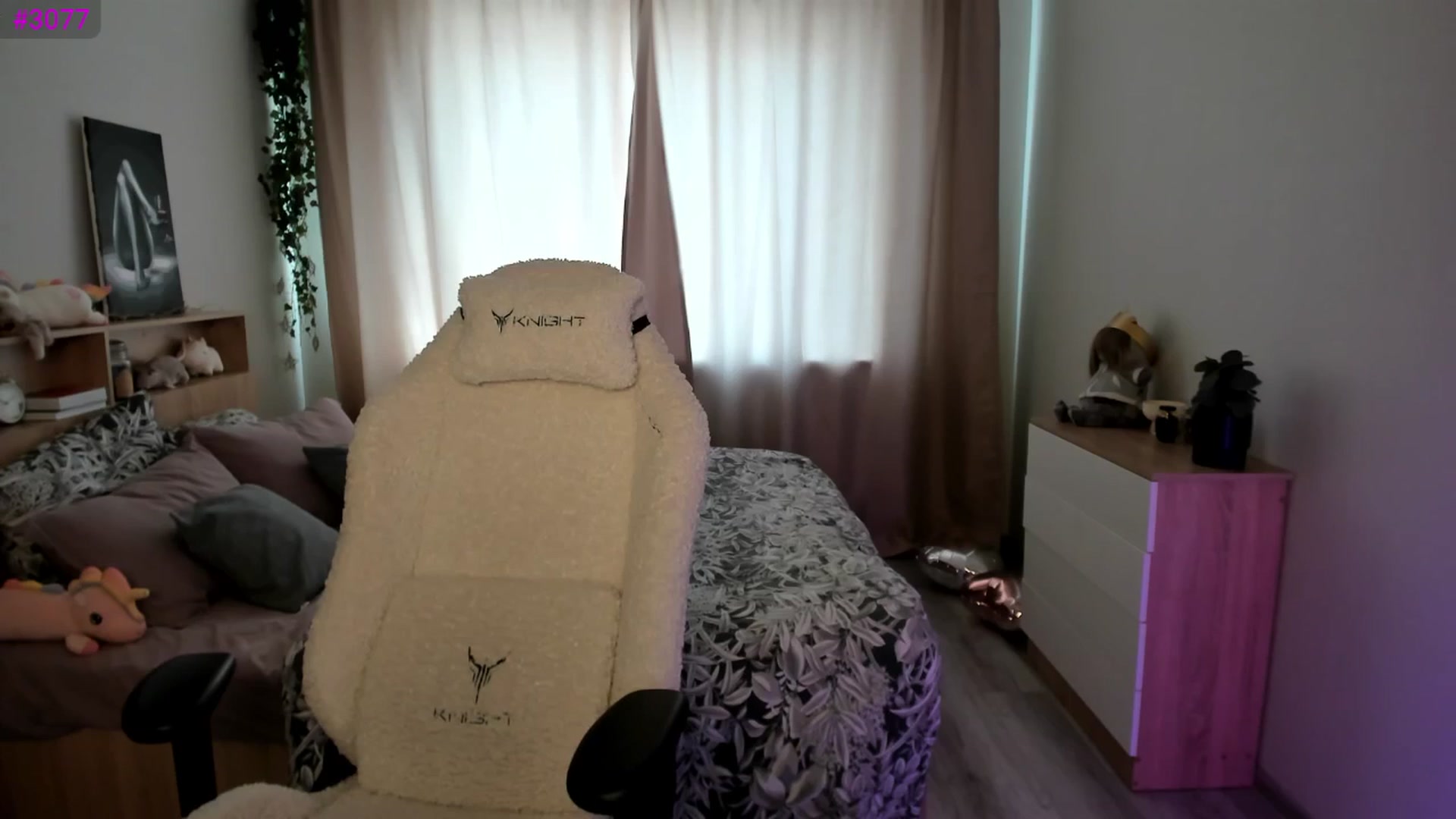 Gallery image thumbnail from Ellies_Smile's myfreecams stream on, 08/22/2025, 09:23 image 10 of 20