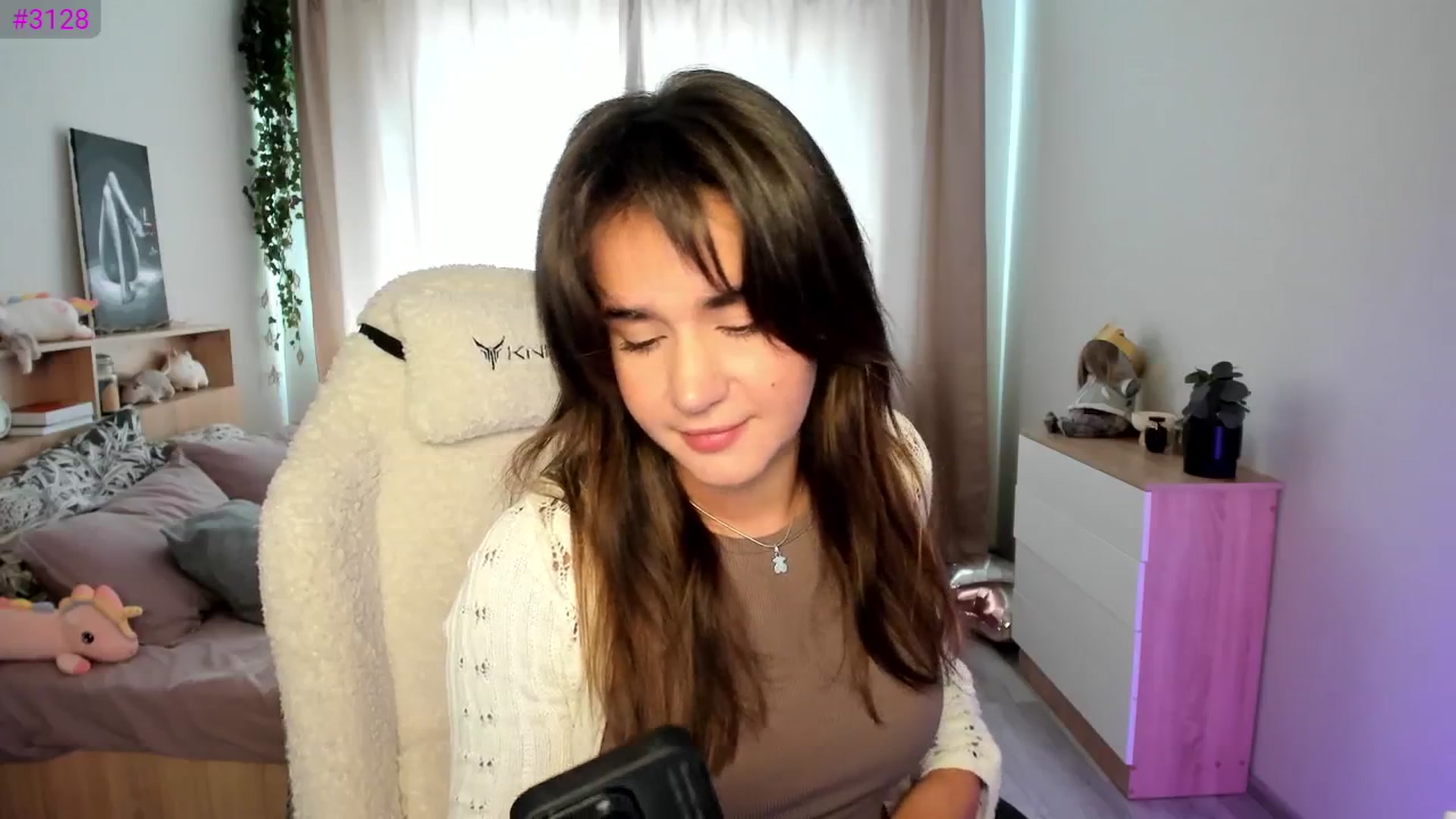 Gallery image thumbnail from Ellies_Smile's myfreecams stream on, 08/22/2025, 09:23 image 4 of 20
