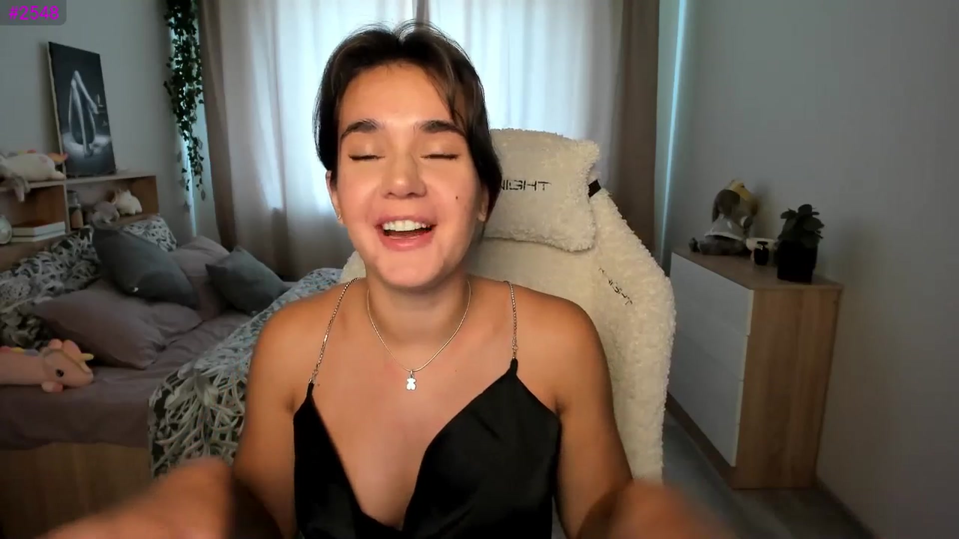 Gallery image thumbnail from Ellies_Smile's myfreecams stream on, 08/27/2025, 09:28 image 15 of 20