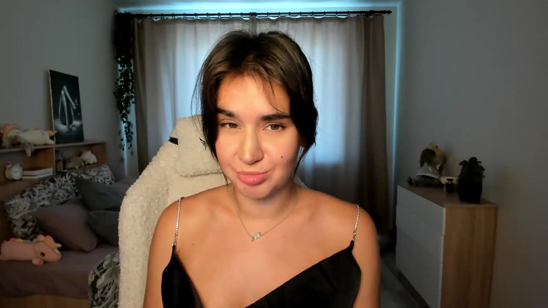 Gallery image thumbnail from Ellies_Smile's myfreecams stream on, 08/27/2025, 11:33 image 7 of 20
