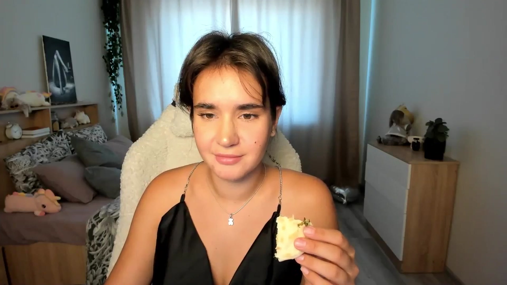 Gallery image thumbnail from Ellies_Smile's myfreecams stream on, 08/27/2025, 11:33 image 3 of 20
