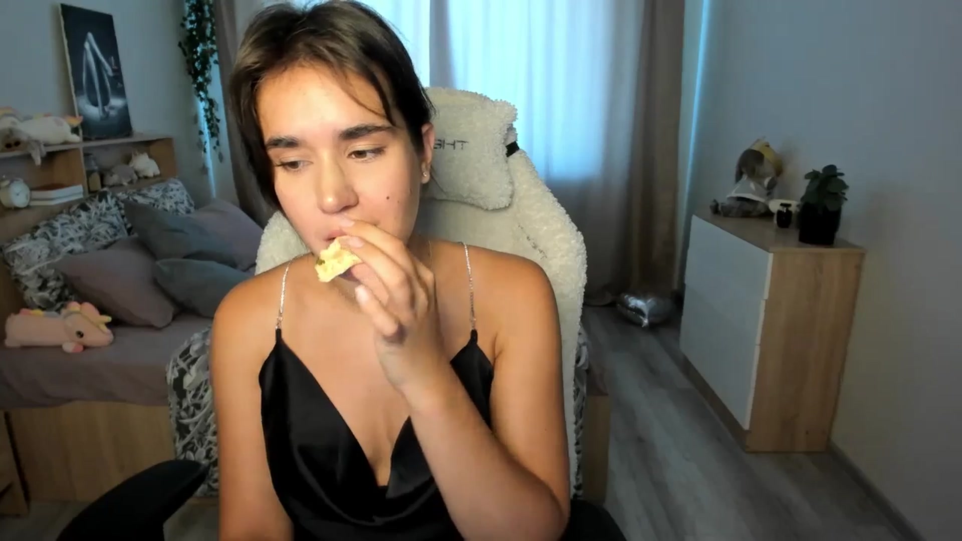 Gallery image thumbnail from Ellies_Smile's myfreecams stream on, 08/27/2025, 11:33 image 13 of 20