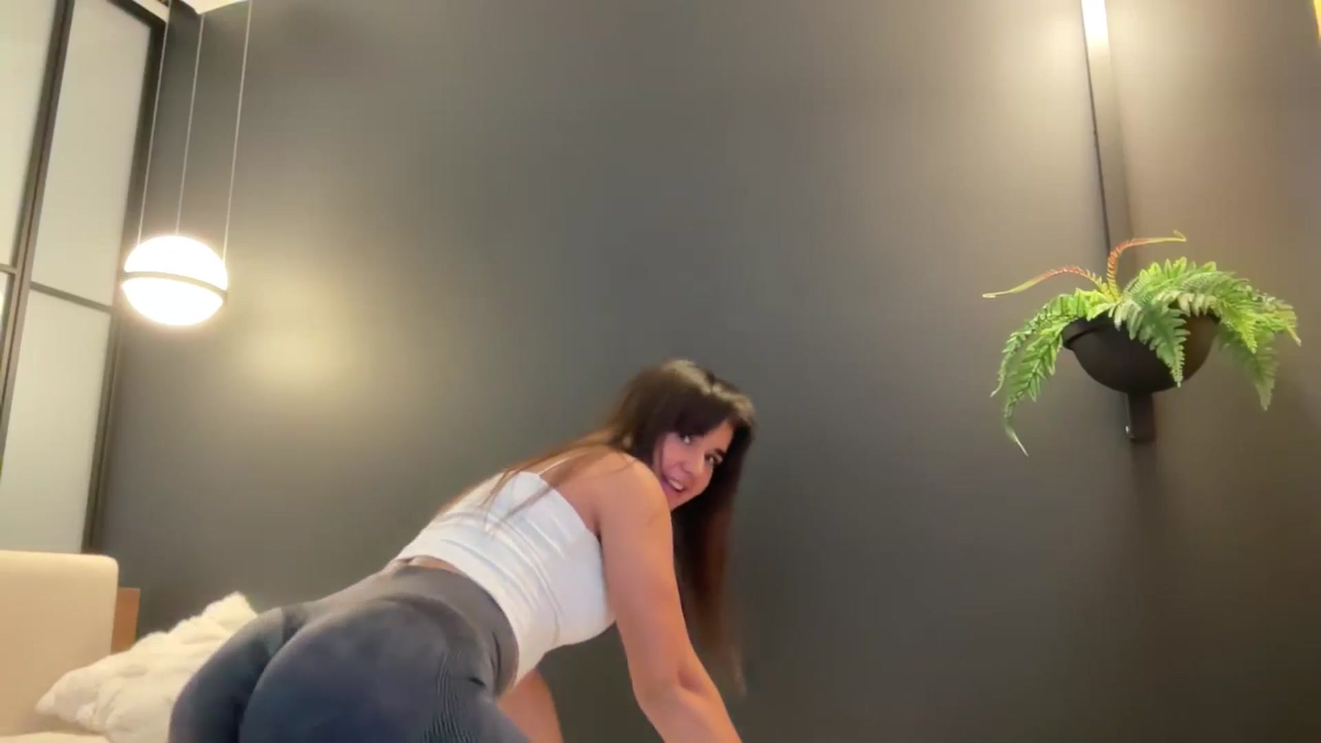 Gallery image thumbnail from Ellies_Smile's myfreecams stream on, 10/17/2025, 11:51 image 14 of 20