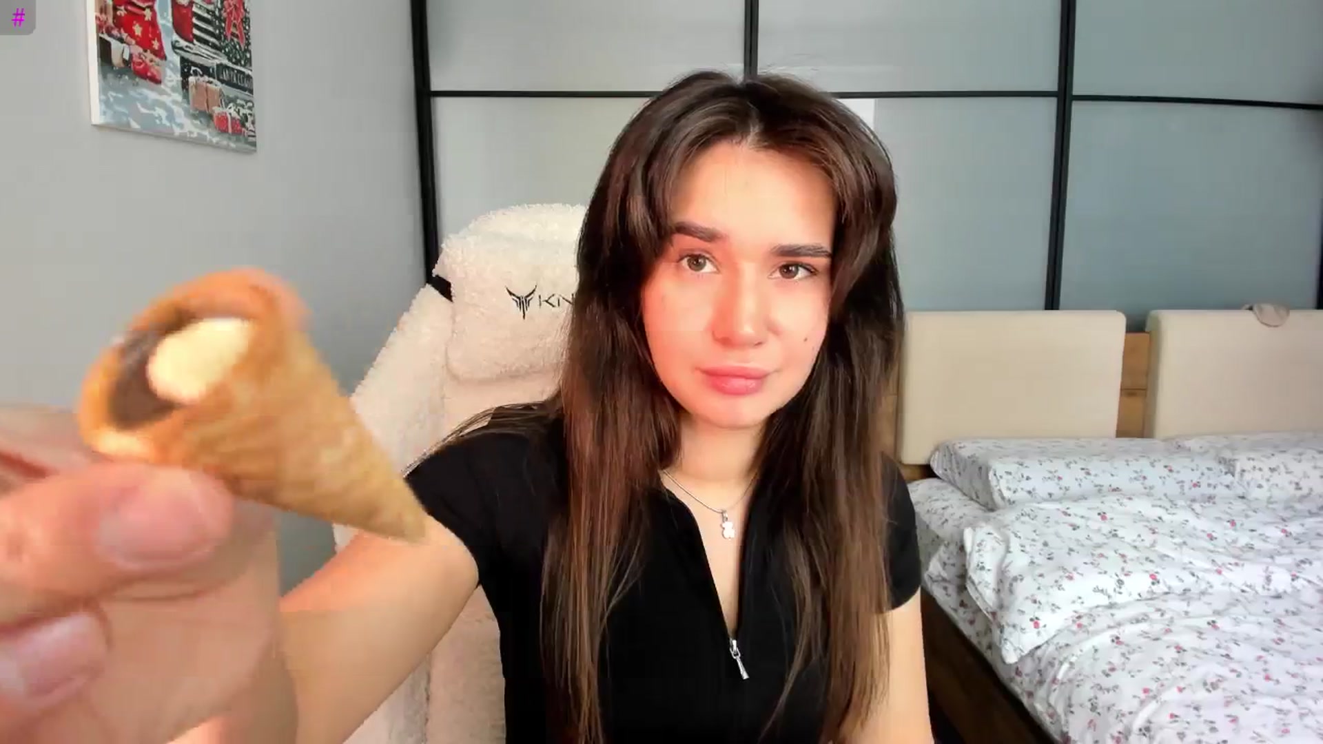 Gallery image thumbnail from Ellies_Smile's myfreecams stream on, 01/14/2026, 11:25 image 7 of 20