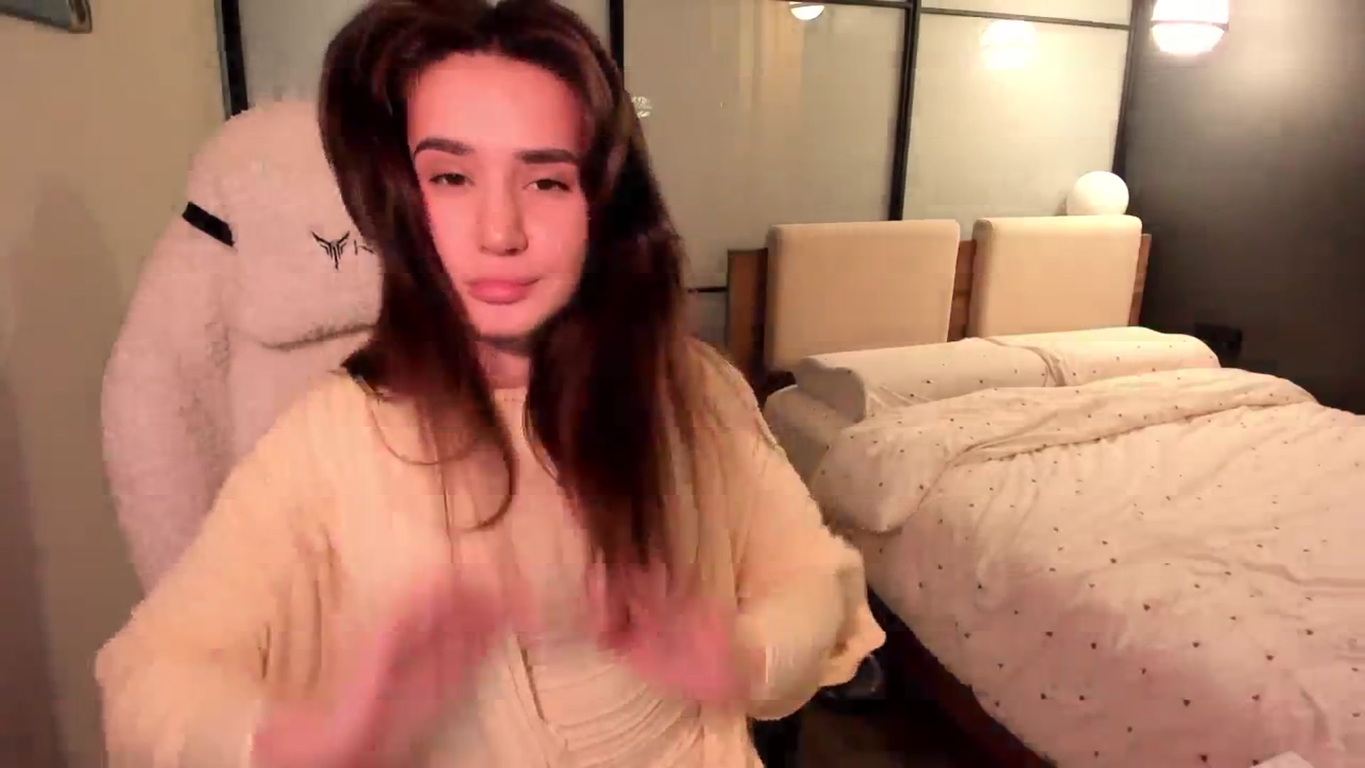 Gallery image thumbnail from Ellies_Smile's myfreecams stream on, 02/24/2026, 16:54 image 6 of 20