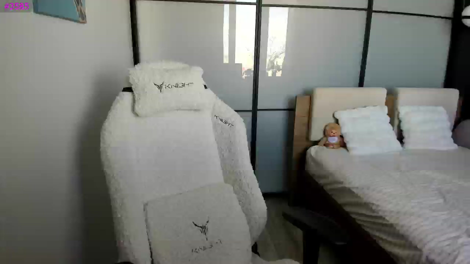 Gallery image thumbnail from Ellies_Smile's myfreecams stream on, 03/12/2026, 12:05 image 15 of 20