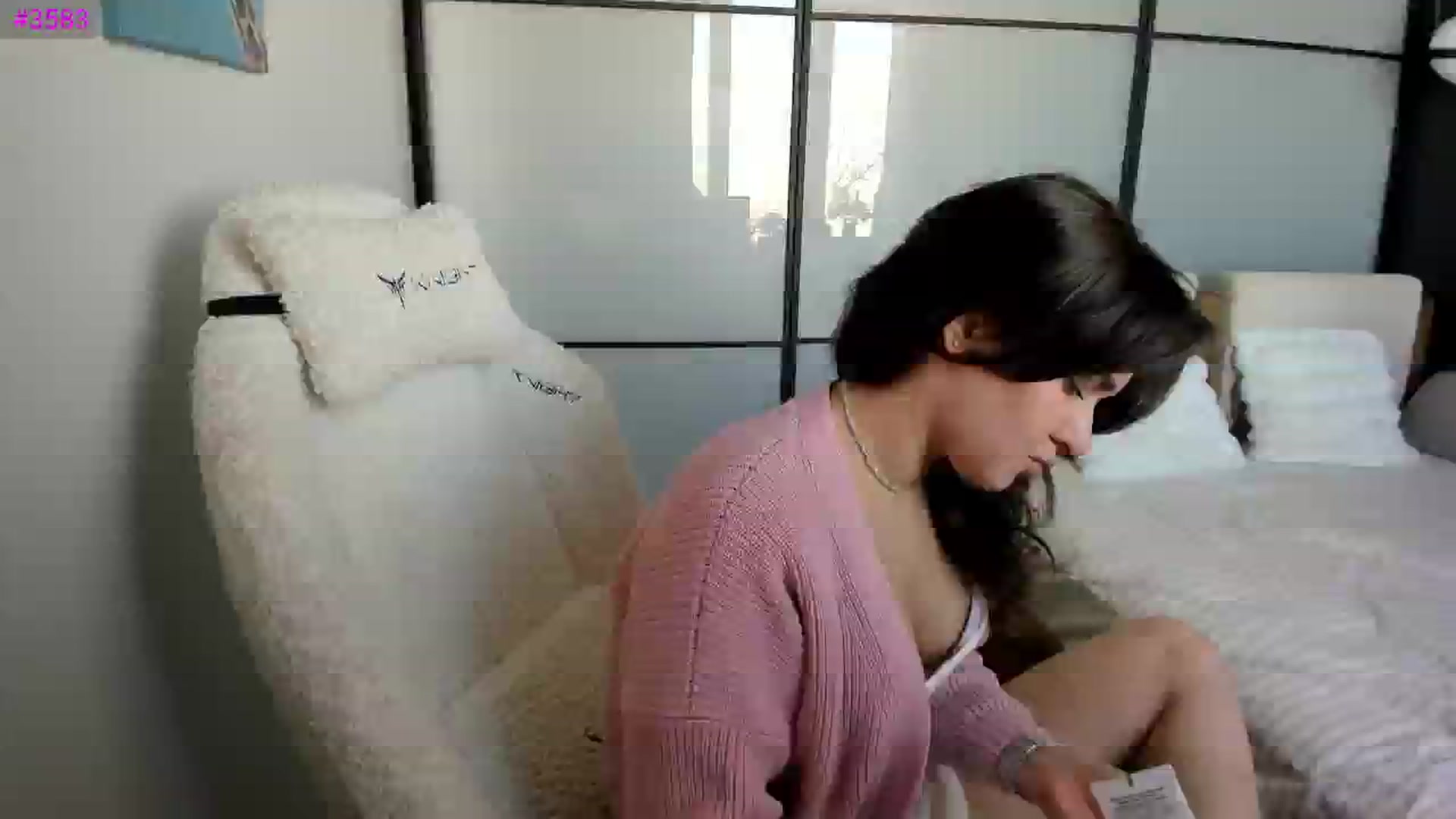 Gallery image thumbnail from Ellies_Smile's myfreecams stream on, 03/12/2026, 12:05 image 12 of 20