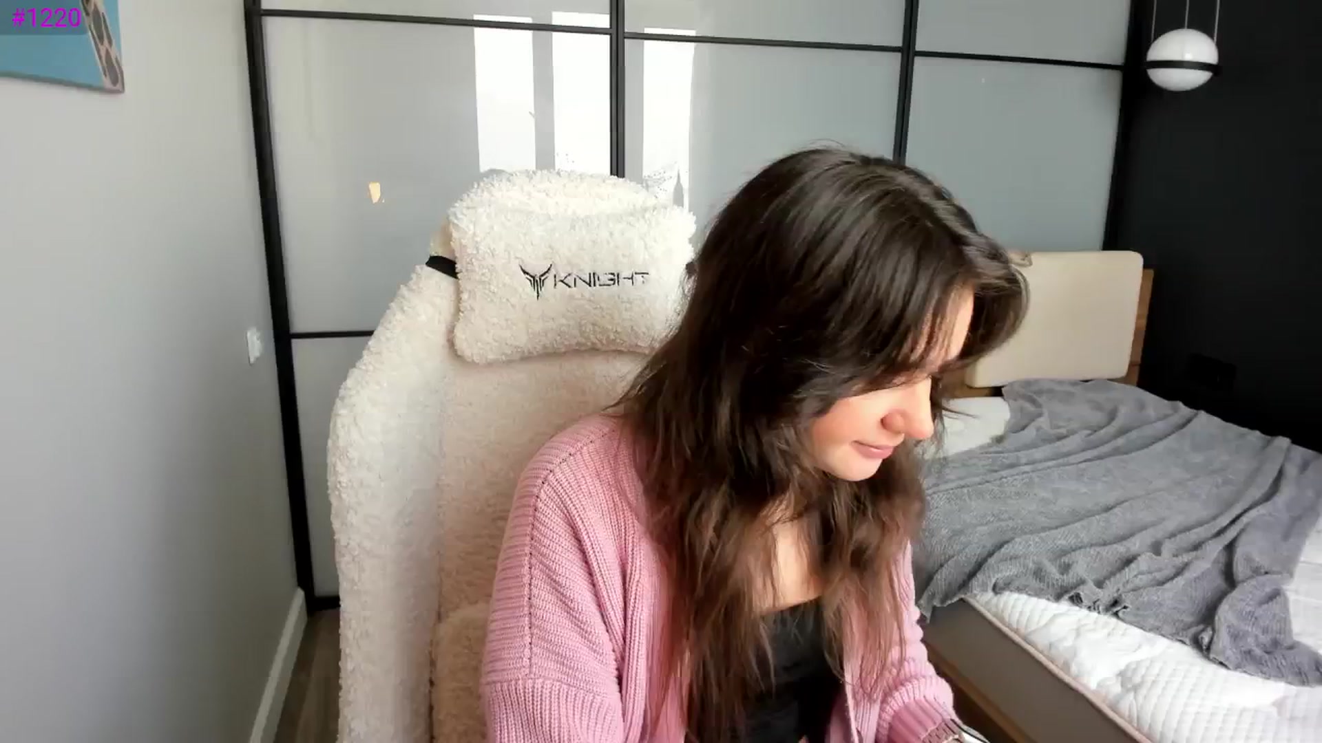 Gallery image thumbnail from Ellies_Smile's myfreecams stream on, 03/17/2026, 10:51 image 4 of 20
