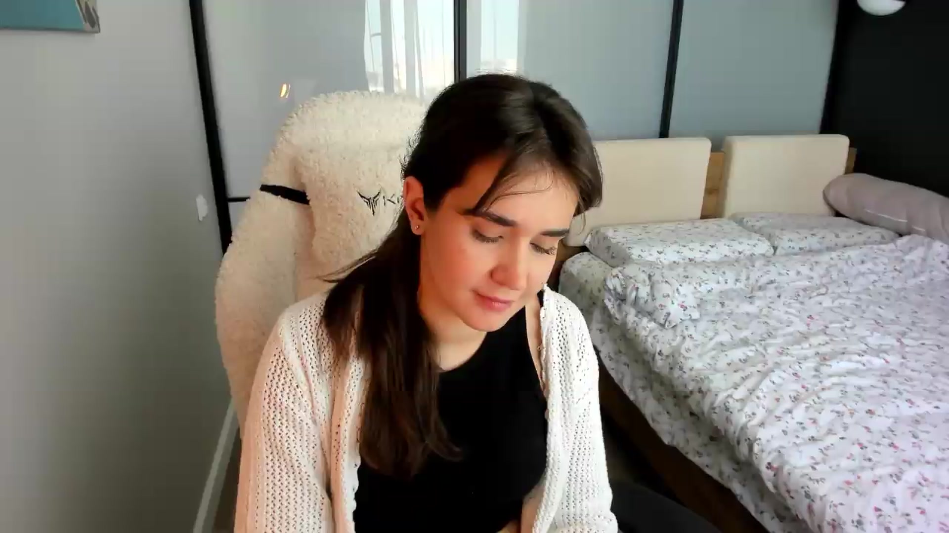 Gallery image thumbnail from Ellies_Smile's myfreecams stream on, 05/22/2026, 11:23 image 18 of 20
