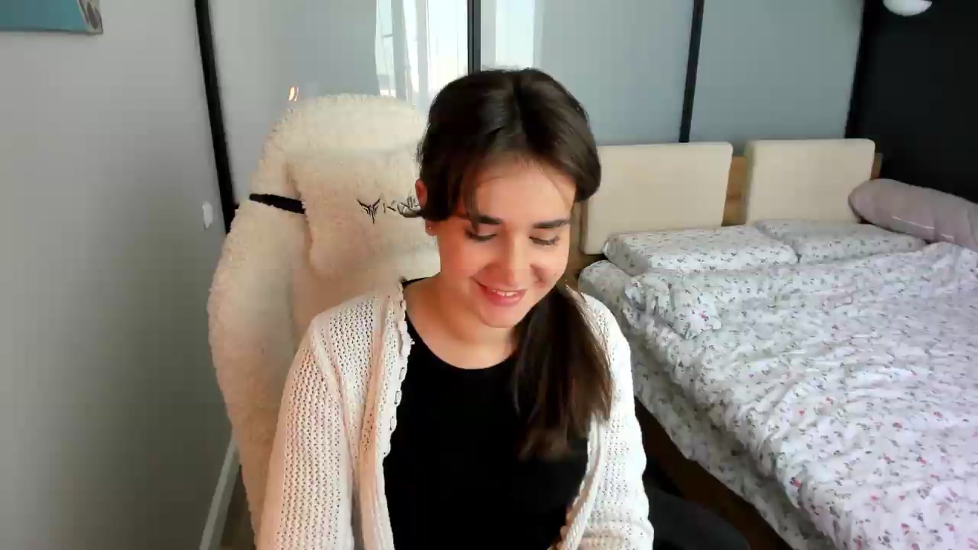 Gallery image thumbnail from Ellies_Smile's myfreecams stream on, 05/22/2026, 11:23 image 7 of 20
