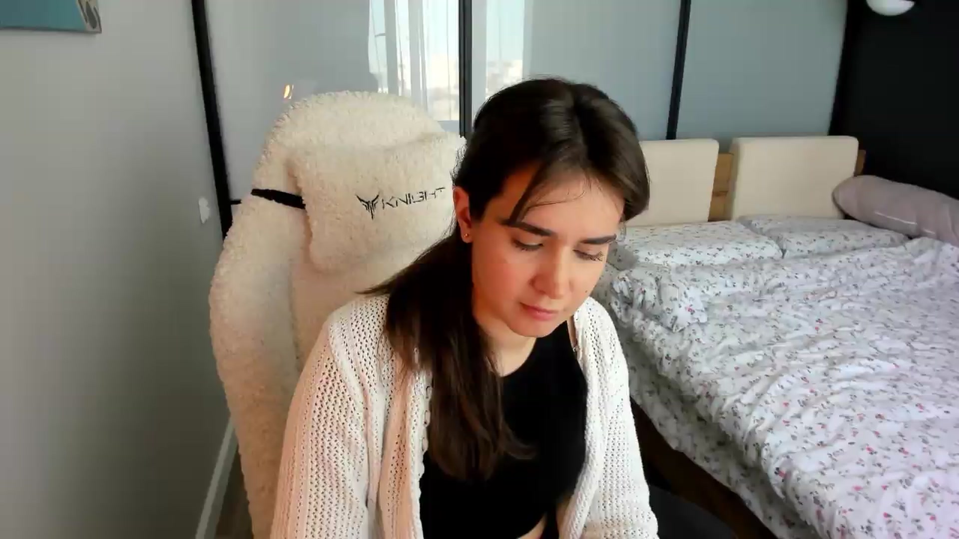 Gallery image thumbnail from Ellies_Smile's myfreecams stream on, 05/22/2026, 11:23 image 16 of 20
