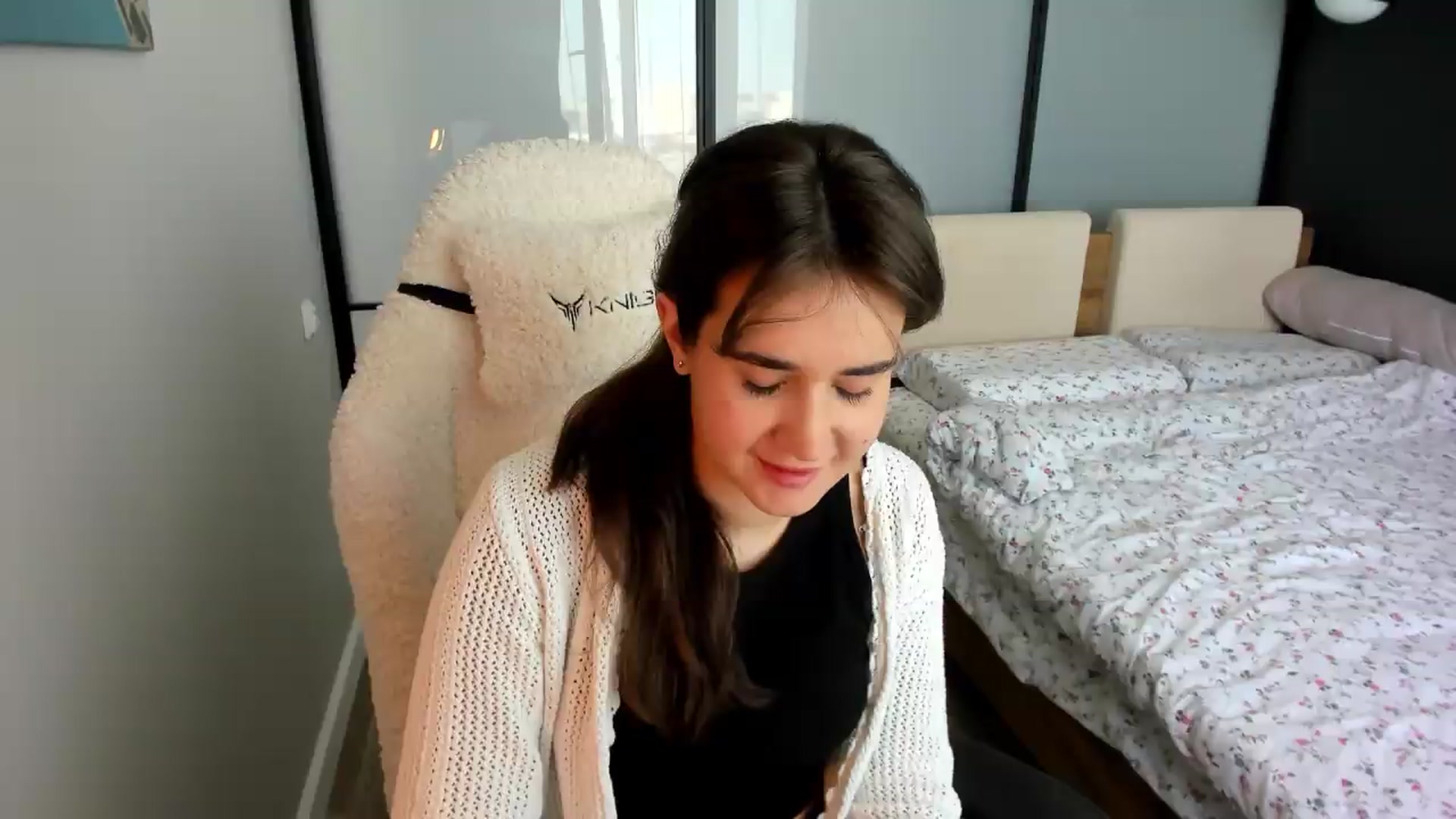 Gallery image thumbnail from Ellies_Smile's myfreecams stream on, 05/22/2026, 11:23 image 10 of 20