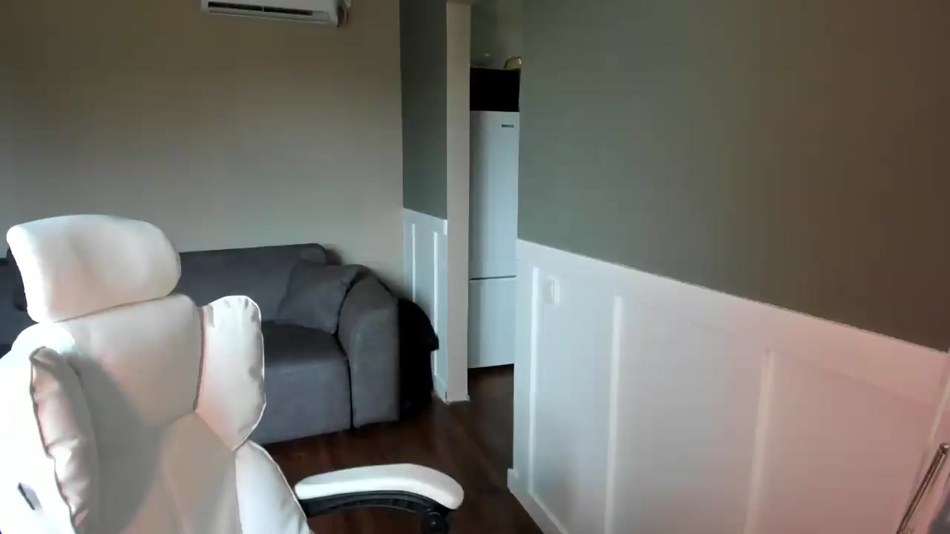 Gallery image thumbnail from Ellies_Smile's myfreecams stream on, 07/30/2026, 05:30 image 7 of 20