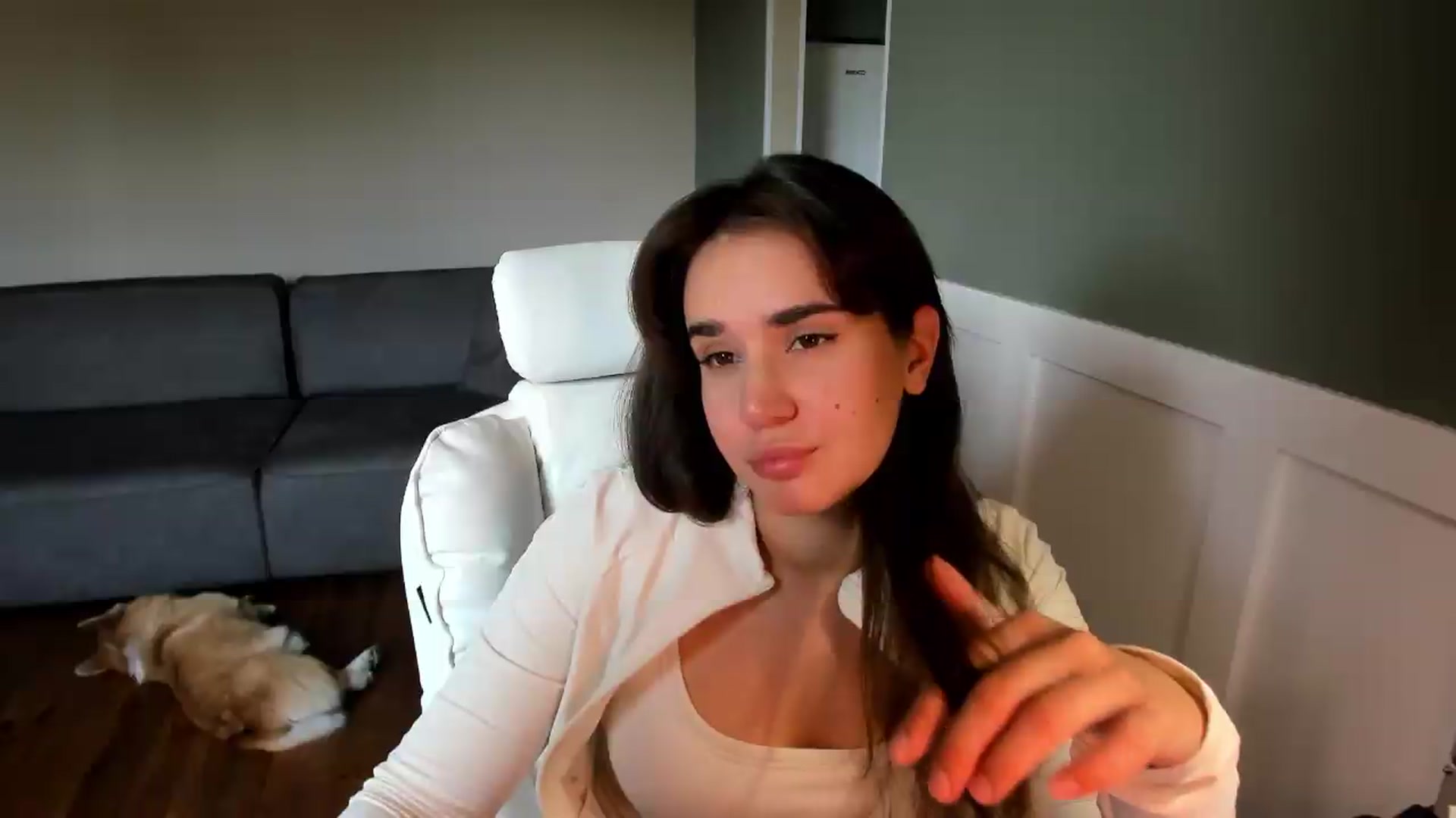 Gallery image thumbnail from Ellies_Smile's myfreecams stream on, 08/20/2026, 09:49 image 14 of 20