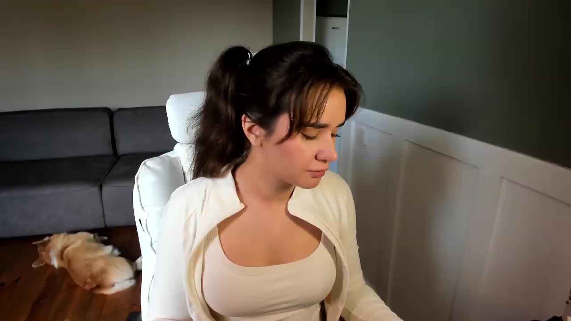 Gallery image thumbnail from Ellies_Smile's myfreecams stream on, 08/20/2026, 09:49 image 8 of 20