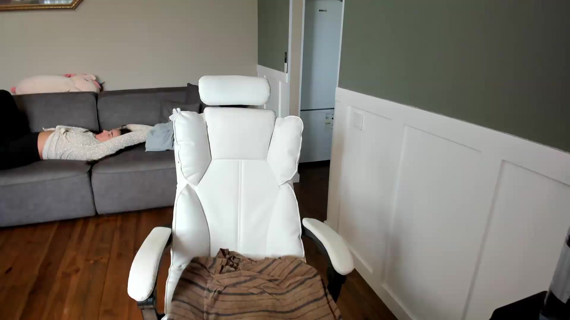 Gallery image thumbnail from Ellies_Smile's myfreecams stream on, 09/08/2026, 09:33 image 10 of 20