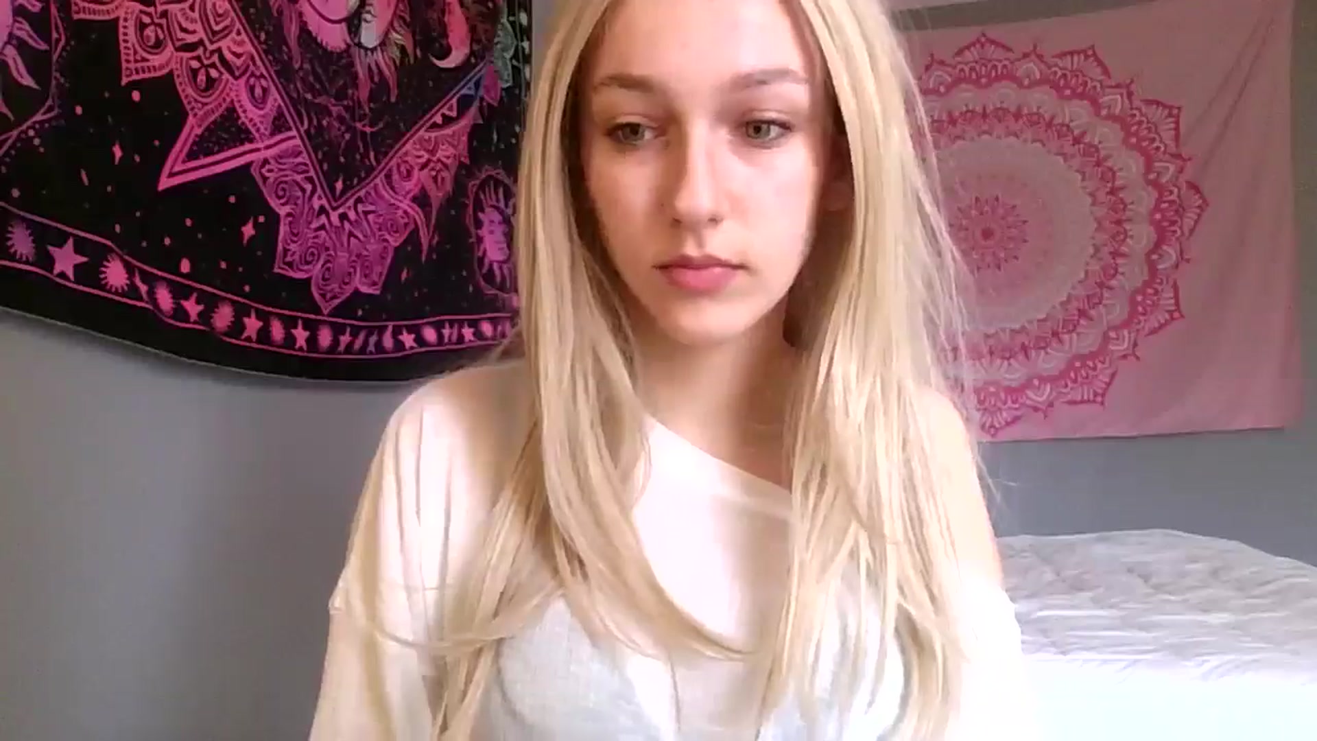 Gallery image thumbnail from Elliesdream's myfreecams stream on, 03/05/2026, 18:08 image 15 of 20