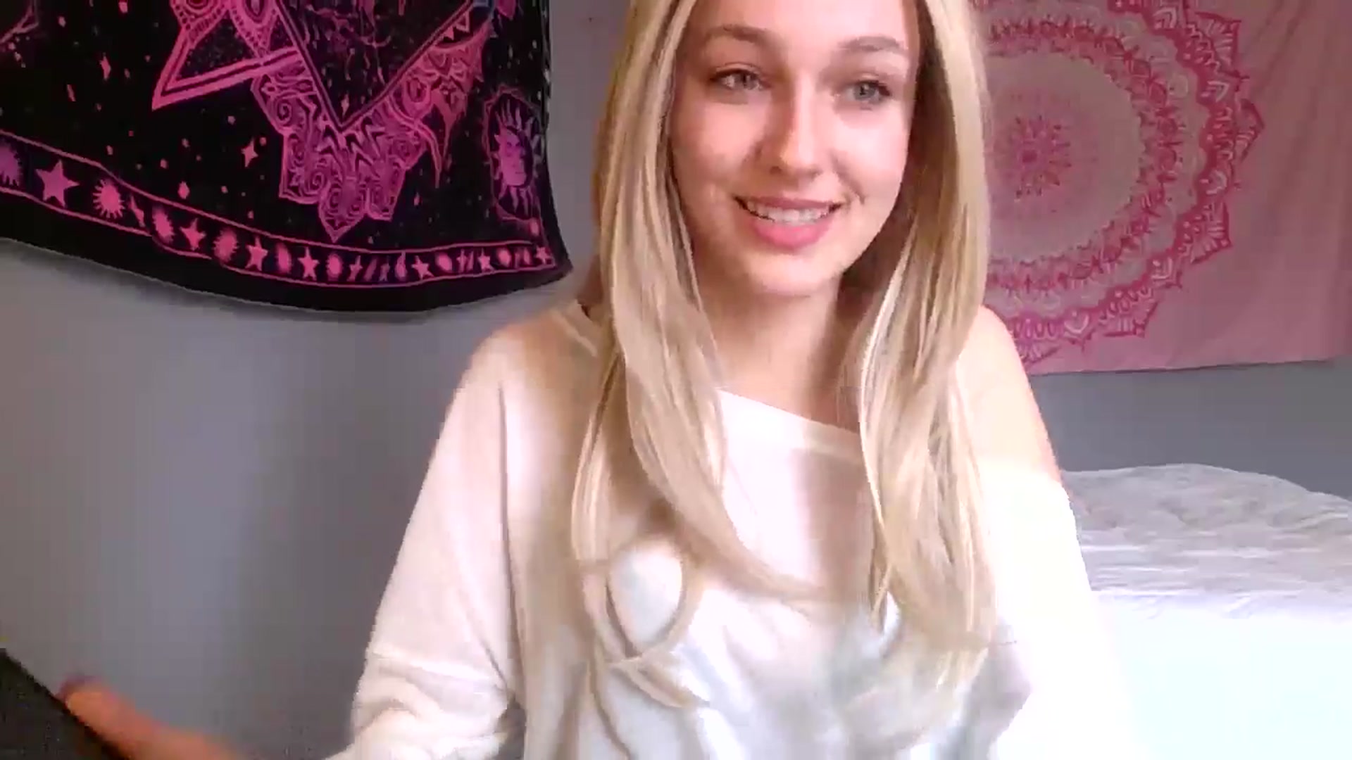Gallery image thumbnail from Elliesdream's myfreecams stream on, 03/05/2026, 18:08 image 19 of 20