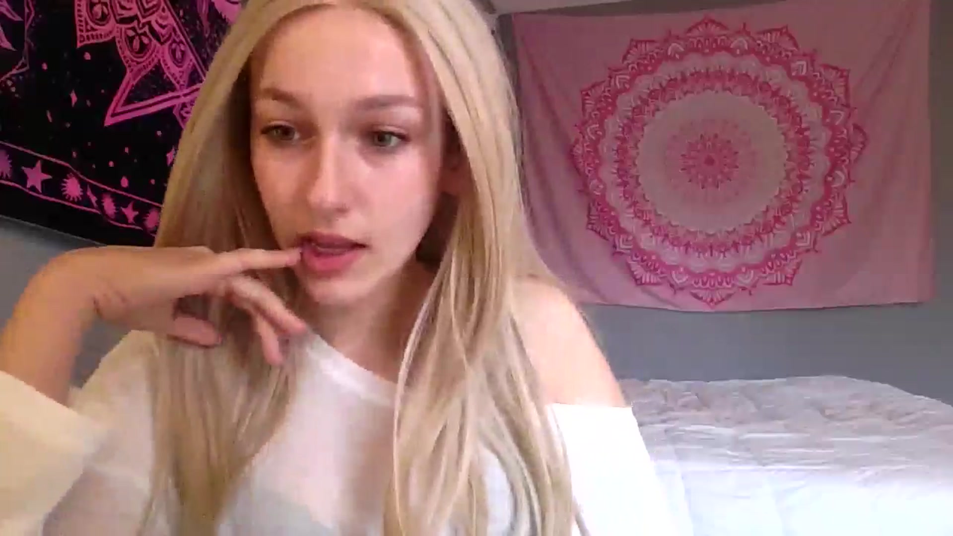 Gallery image thumbnail from Elliesdream's myfreecams stream on, 03/05/2026, 18:08 image 8 of 20