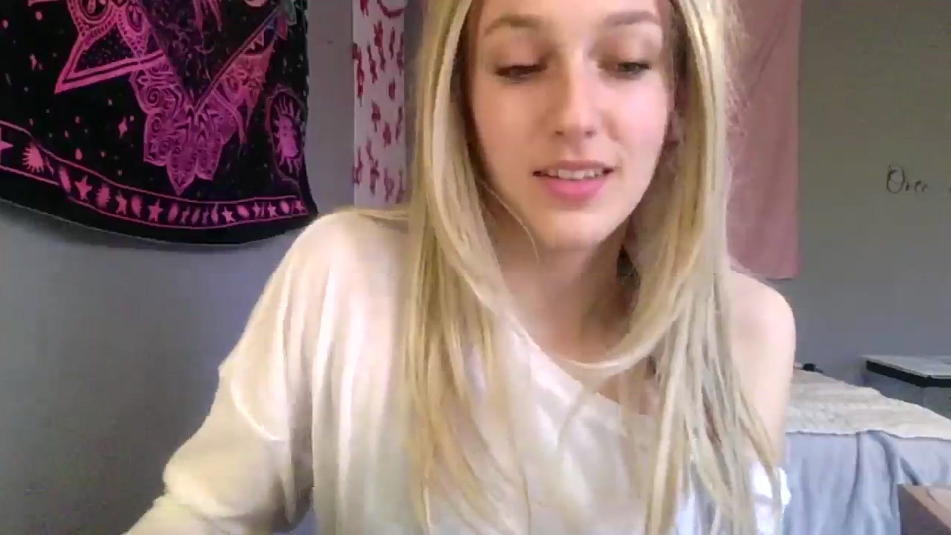 Gallery image thumbnail from Elliesdream's myfreecams stream on, 03/05/2026, 21:28 image 14 of 20