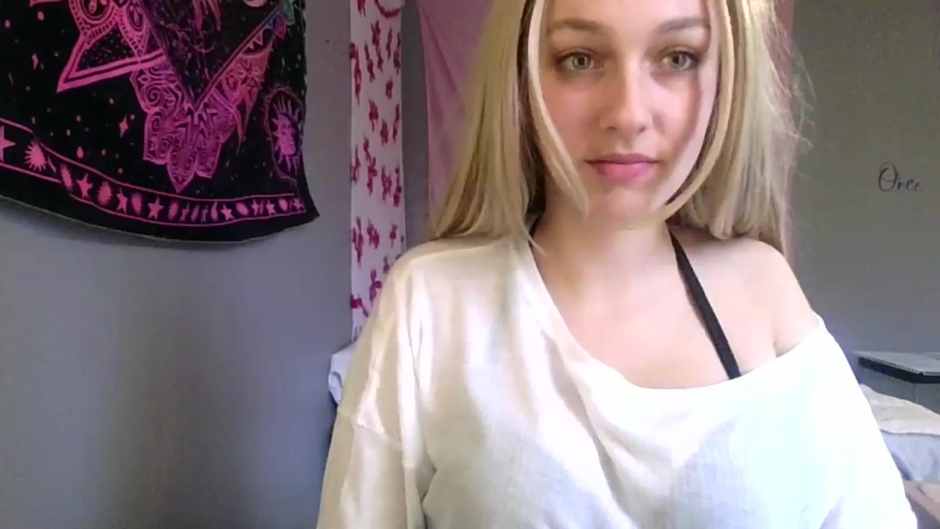 Gallery image thumbnail from Elliesdream's myfreecams stream on, 03/05/2026, 21:28 image 6 of 20