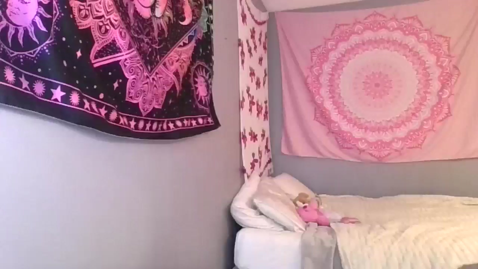 Gallery image thumbnail from Elliesdream's myfreecams stream on, 03/06/2026, 02:36 image 16 of 20