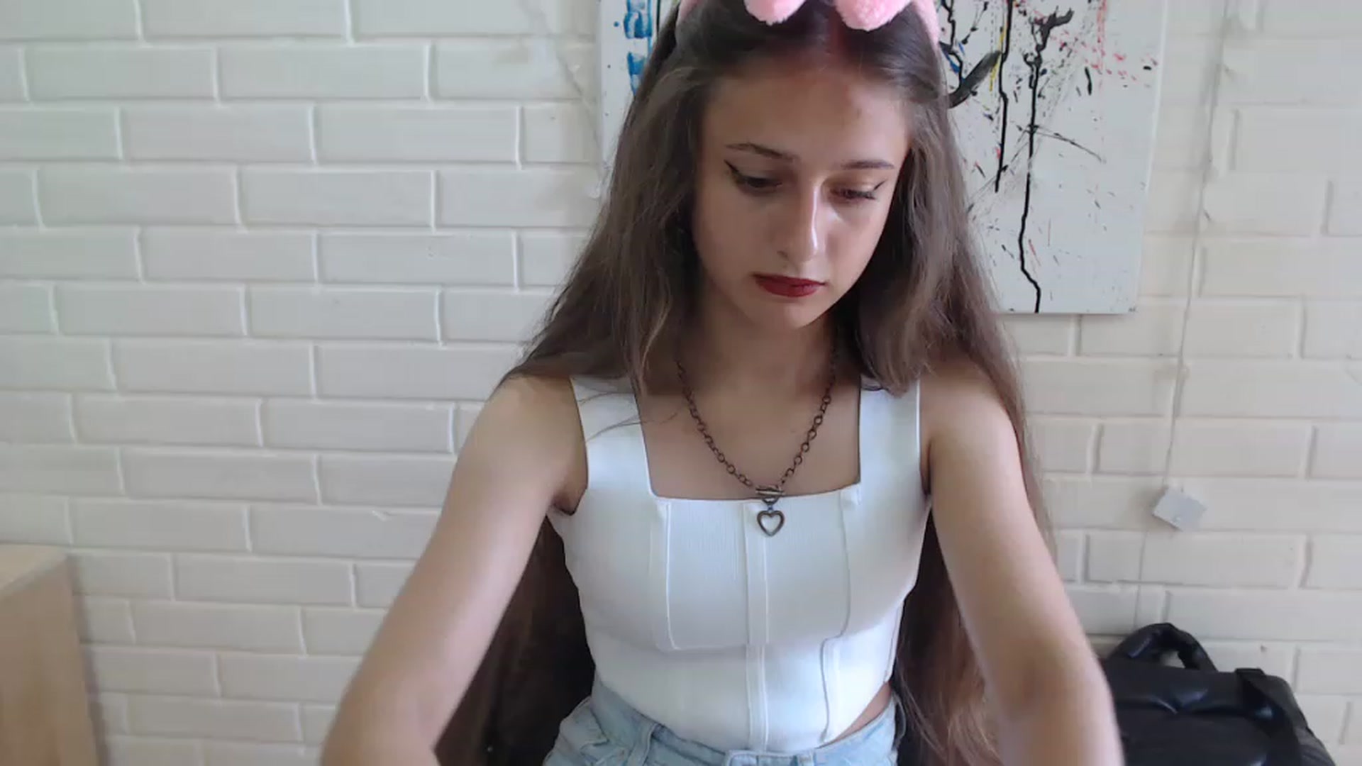 Gallery image thumbnail from Ellison_li's myfreecams stream on, 07/31/2023, 14:12 image 12 of 20
