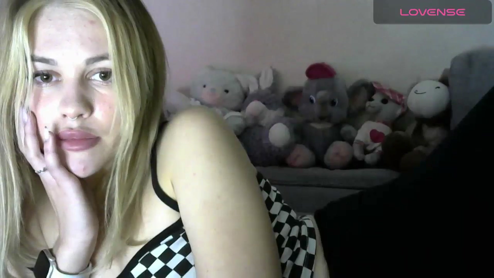 Gallery image thumbnail from Ellixr's myfreecams stream on, 11/23/2023, 14:45 image 14 of 20