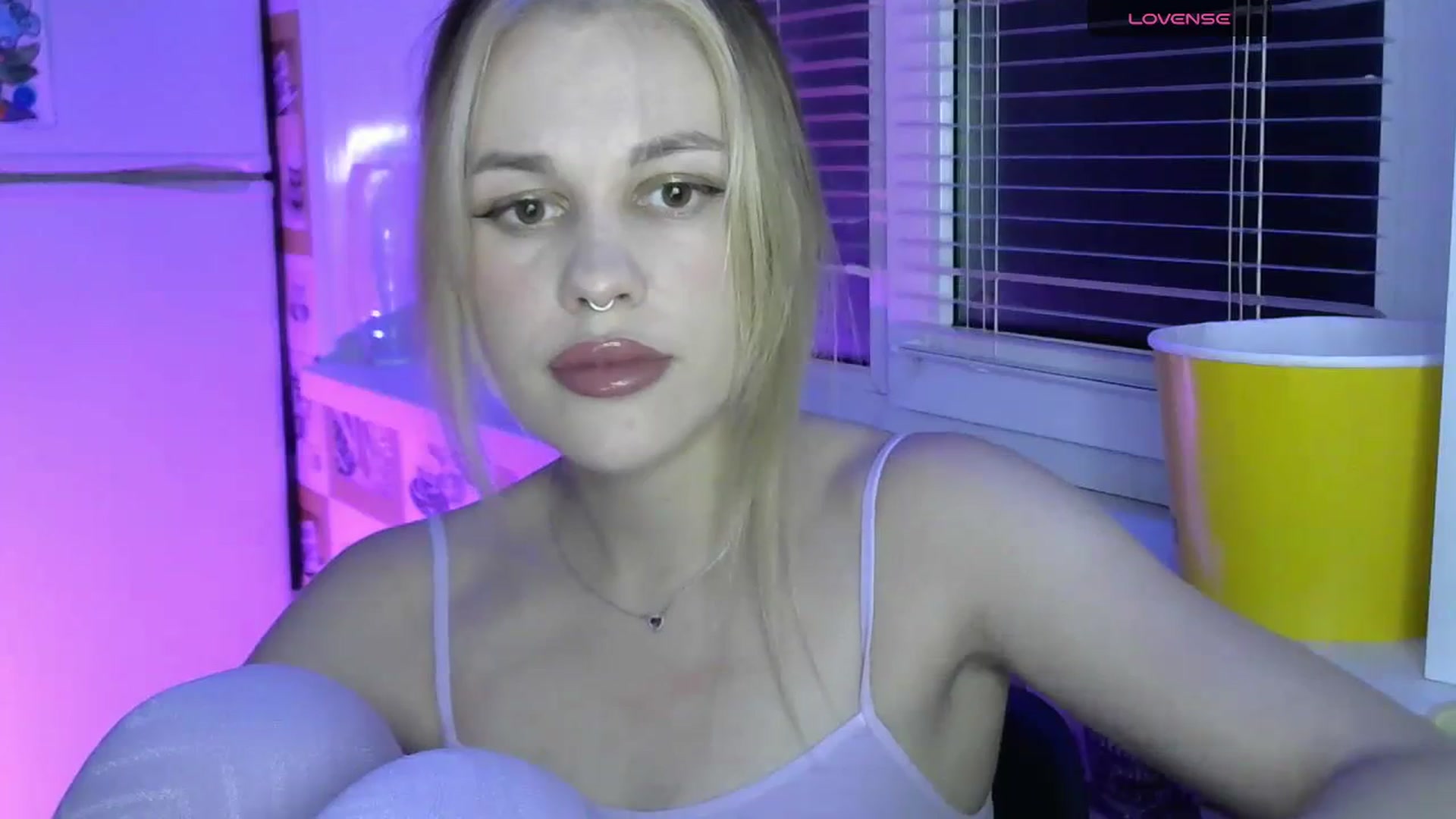Gallery image thumbnail from Ellixr's myfreecams stream on, 11/29/2023, 20:05 image 10 of 20
