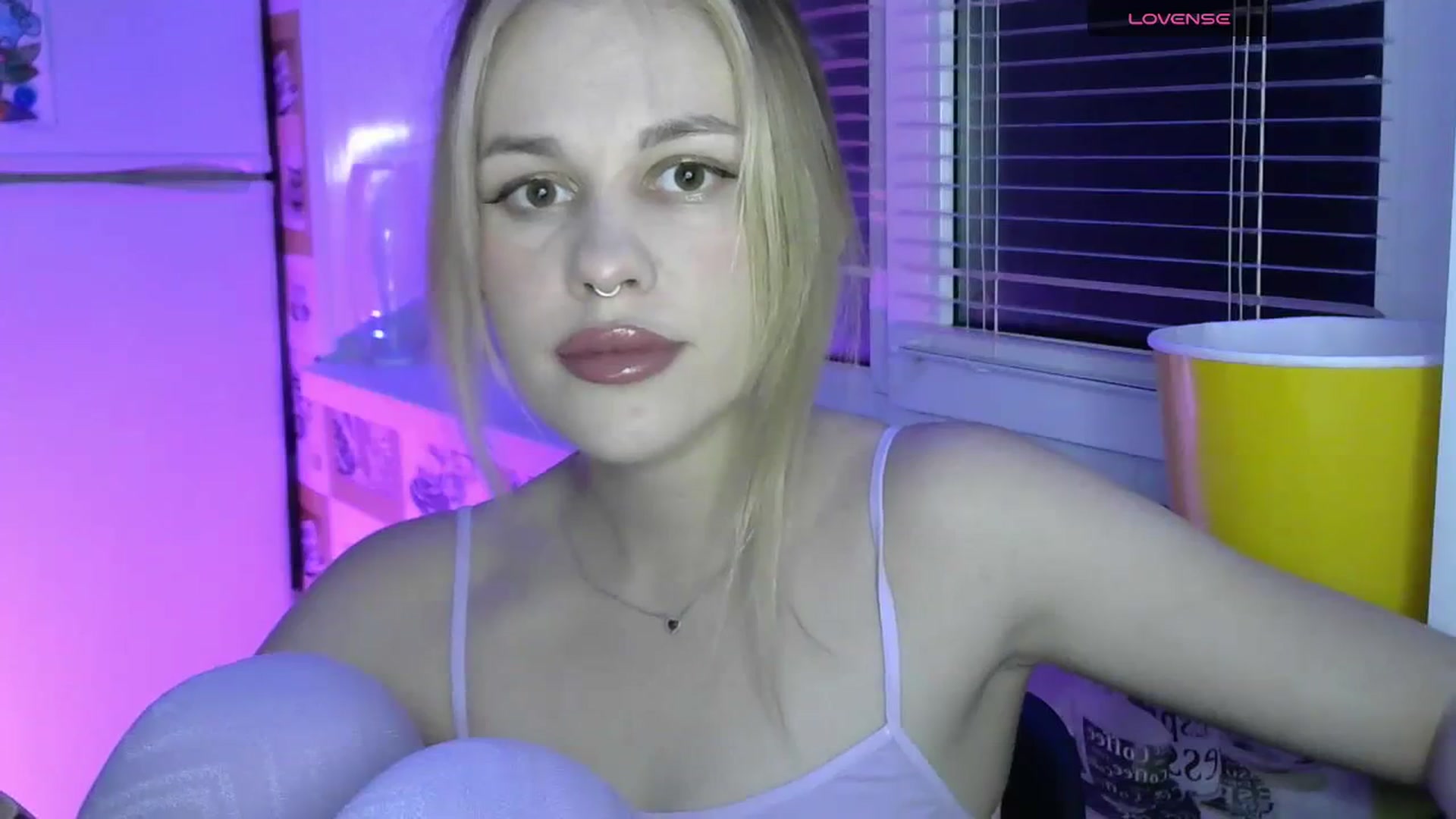Gallery image thumbnail from Ellixr's myfreecams stream on, 11/29/2023, 20:05 image 4 of 20