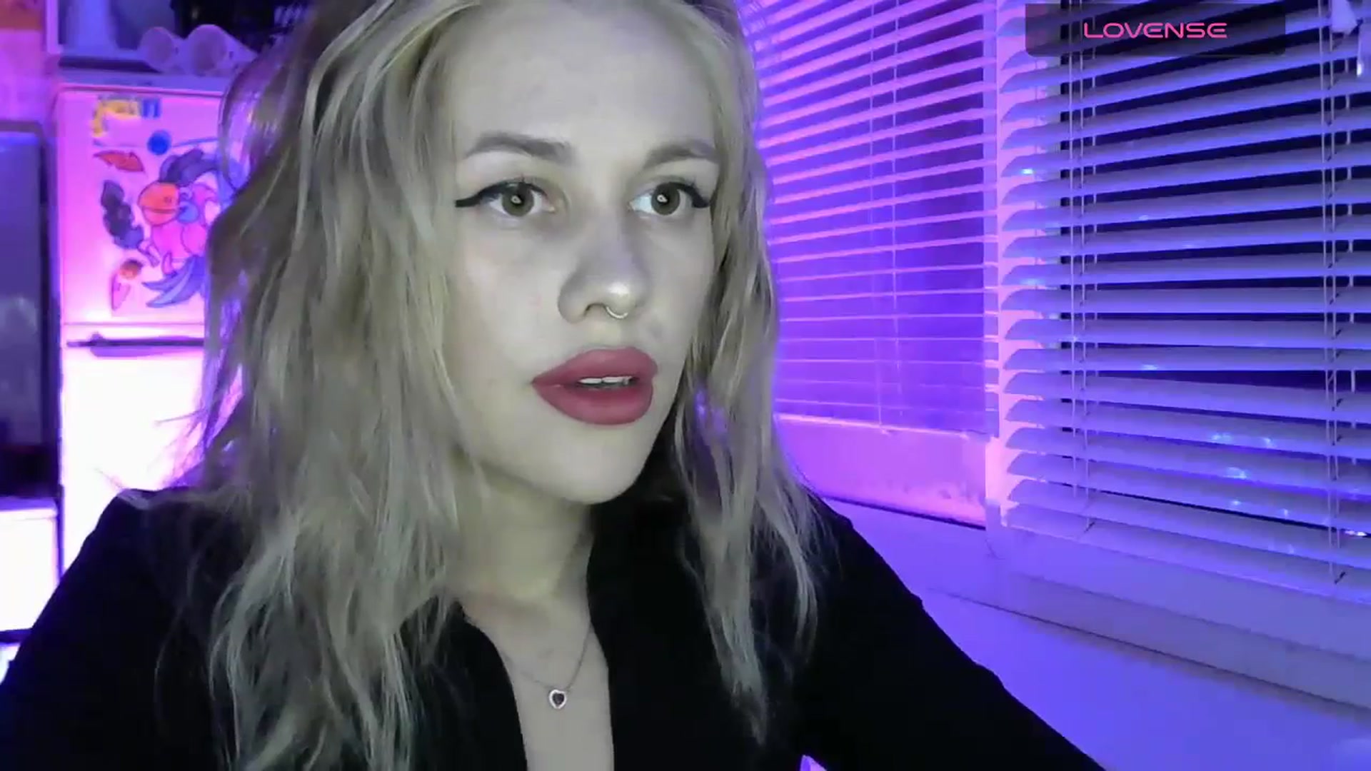 Gallery image thumbnail from Ellixr's myfreecams stream on, 12/01/2023, 20:13 image 10 of 20