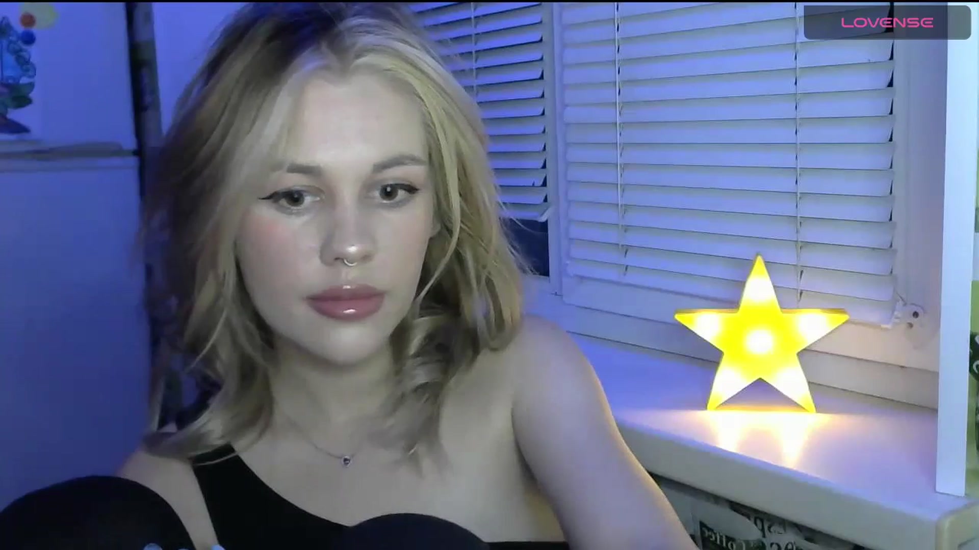 Gallery image thumbnail from Ellixr's myfreecams stream on, 12/07/2023, 21:11 image 2 of 20