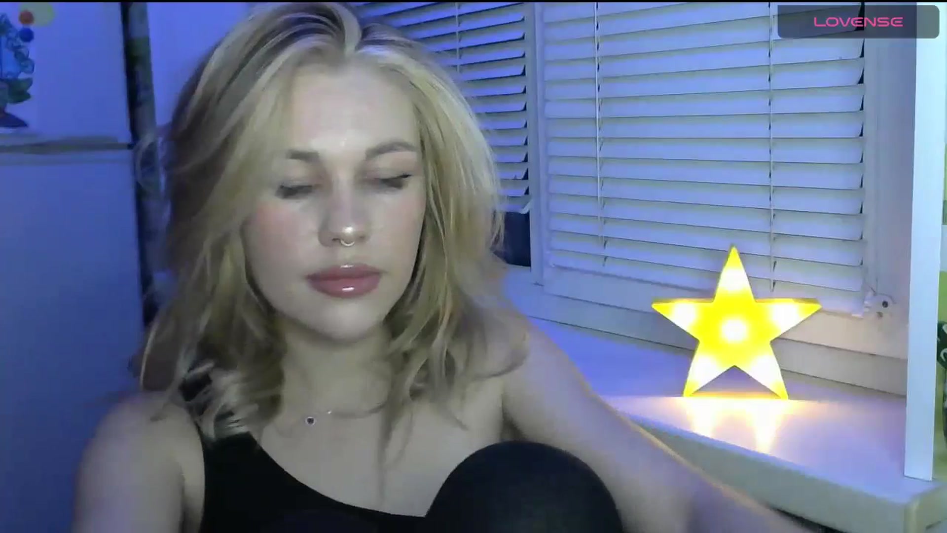 Gallery image thumbnail from Ellixr's myfreecams stream on, 12/07/2023, 21:11 image 8 of 20