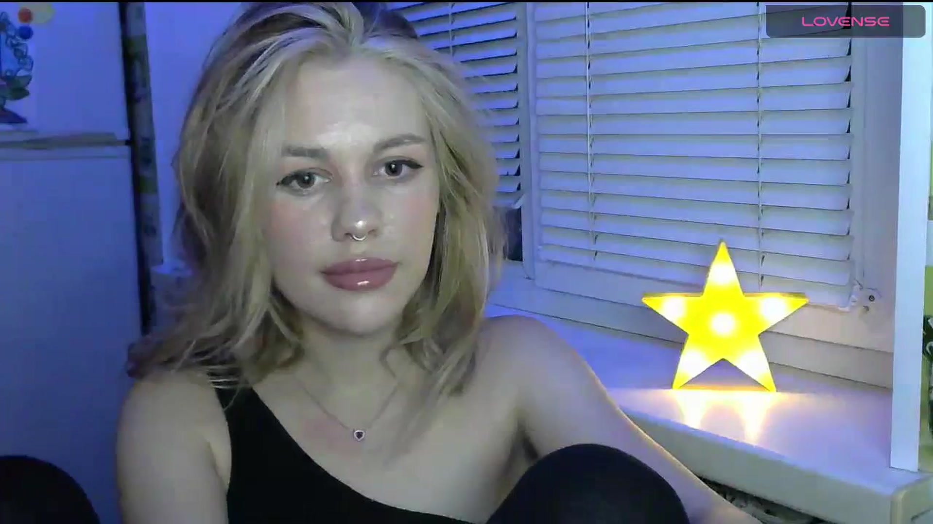 Gallery image thumbnail from Ellixr's myfreecams stream on, 12/07/2023, 21:11 image 15 of 20