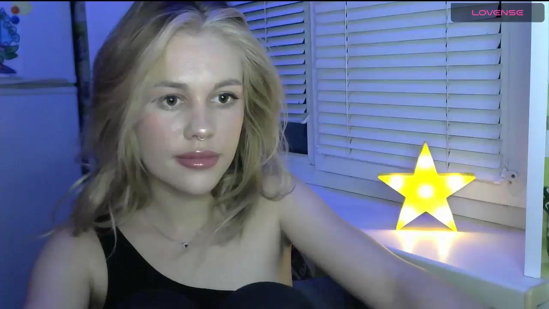 Gallery image thumbnail from Ellixr's myfreecams stream on, 12/07/2023, 21:11 image 10 of 20