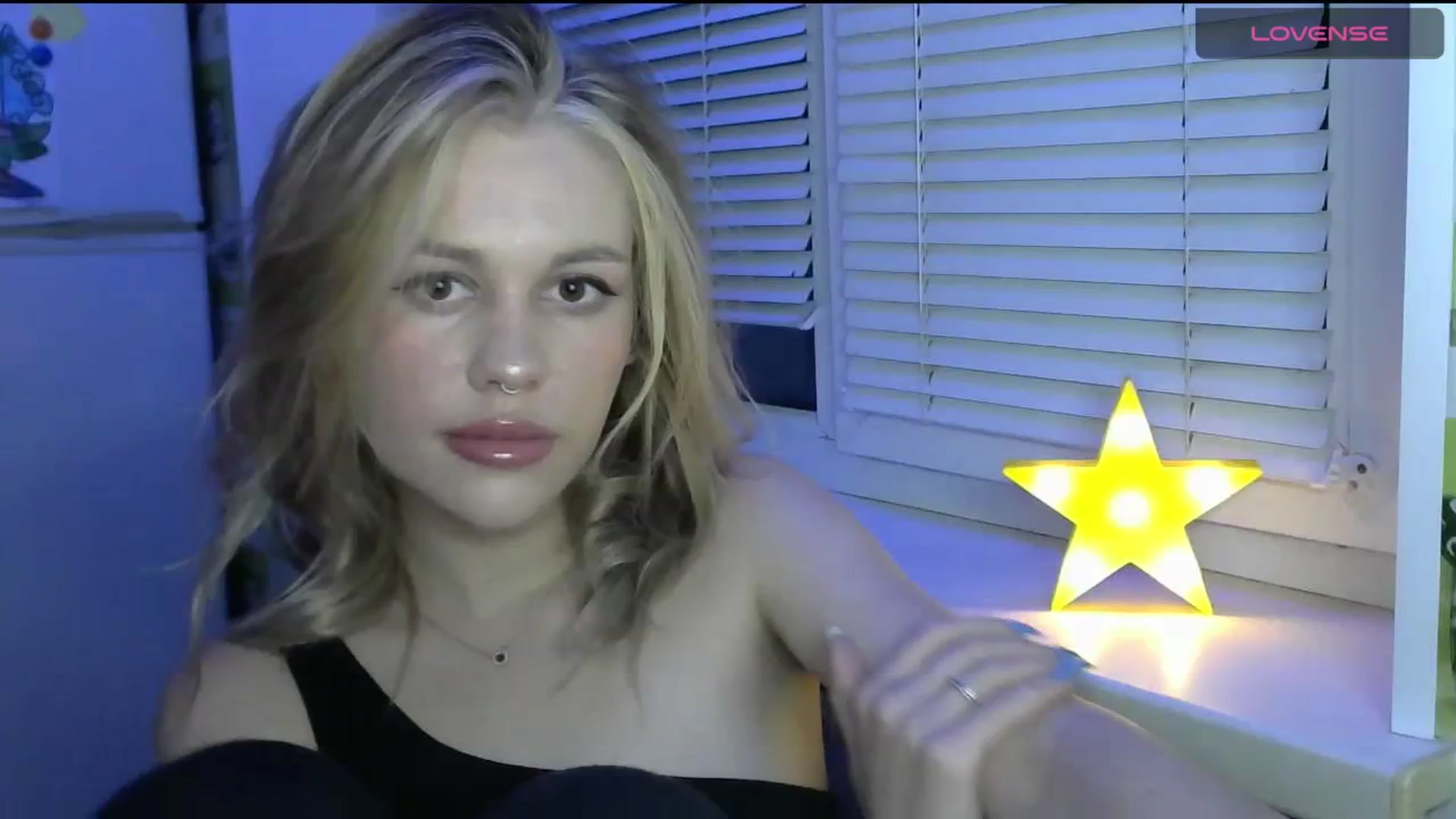 Gallery image thumbnail from Ellixr's myfreecams stream on, 12/07/2023, 21:11 image 4 of 20