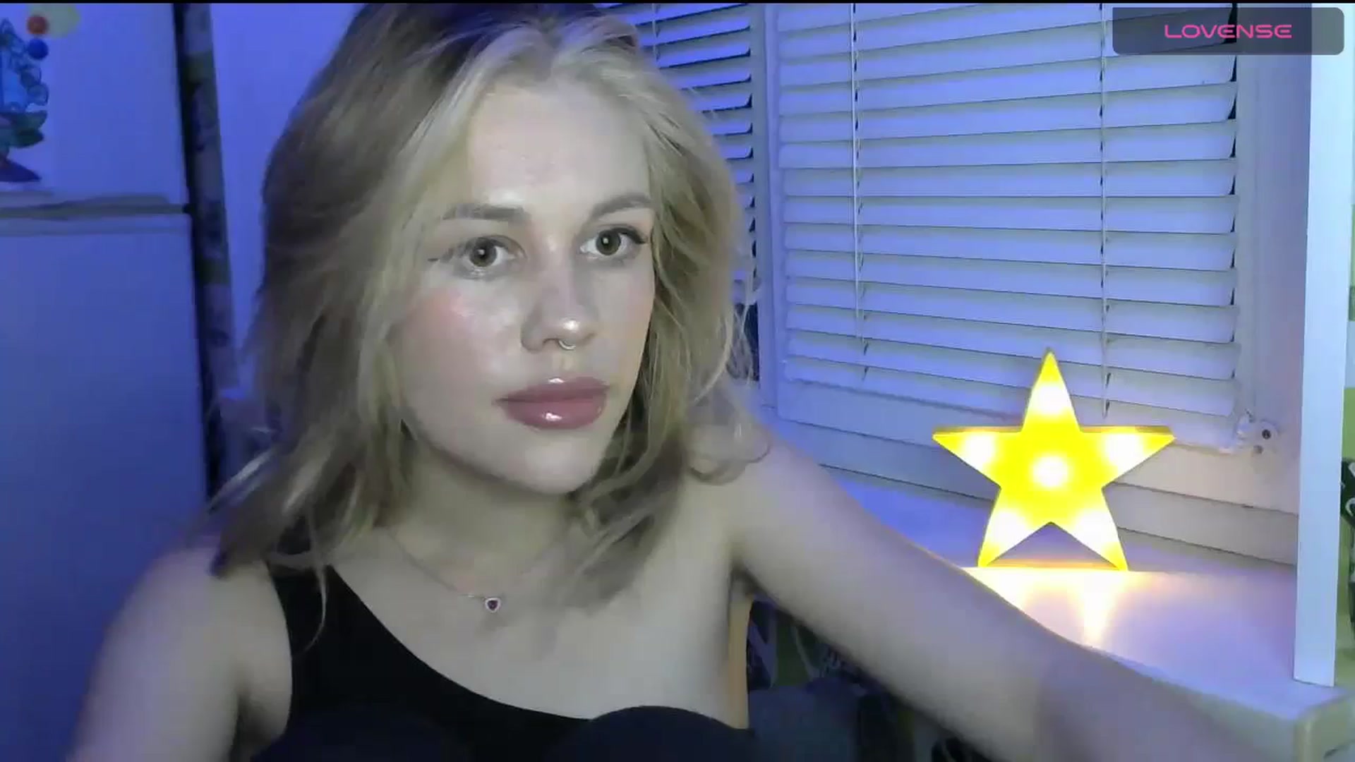Gallery image thumbnail from Ellixr's myfreecams stream on, 12/07/2023, 21:11 image 9 of 20