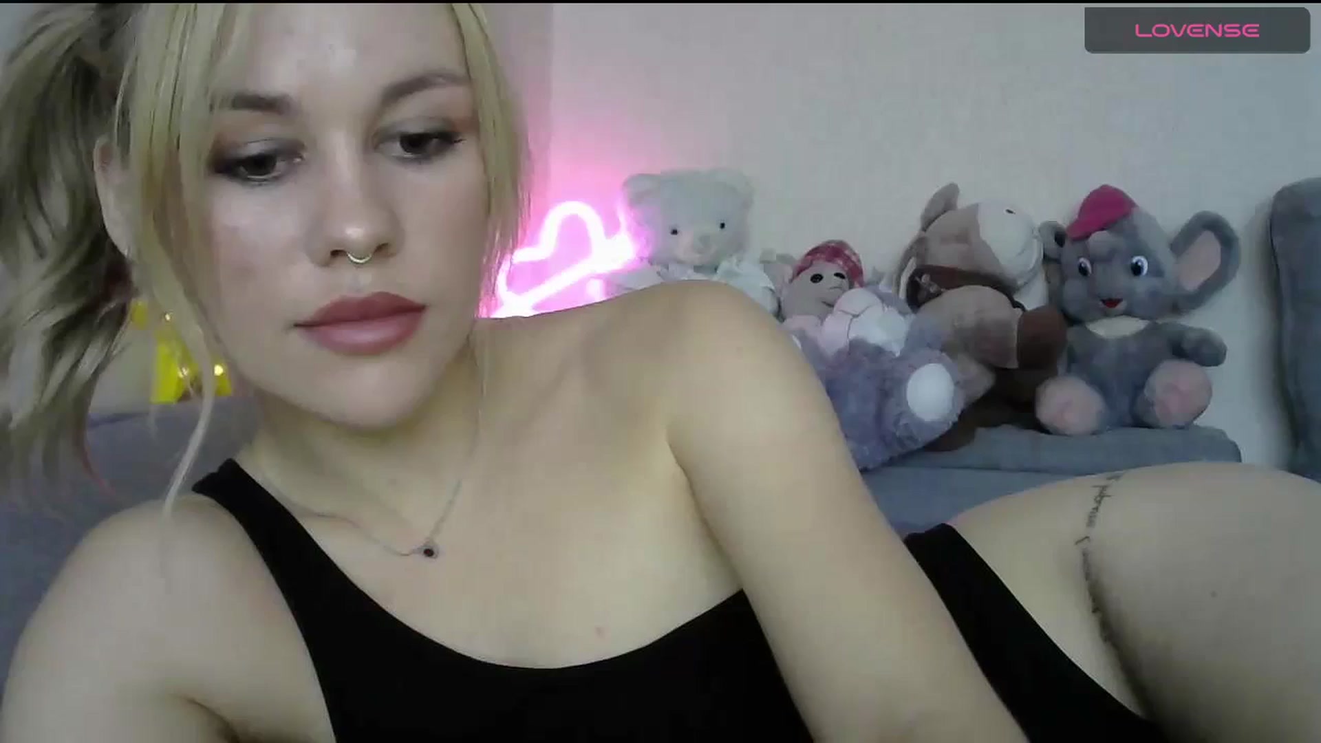 Gallery image thumbnail from Ellixr's myfreecams stream on, 12/09/2023, 12:00 image 17 of 20