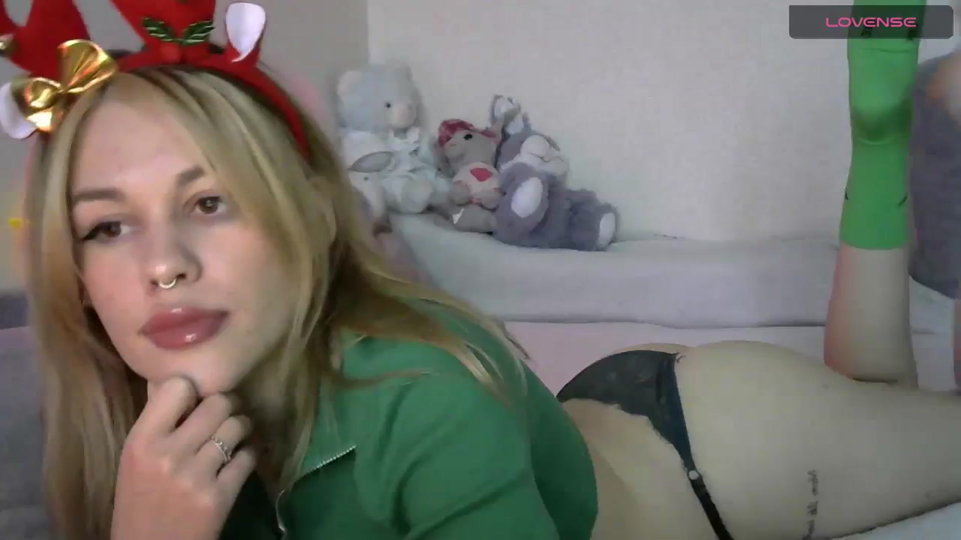 Gallery image thumbnail from Ellixr's myfreecams stream on, 12/10/2023, 12:29 image 6 of 20