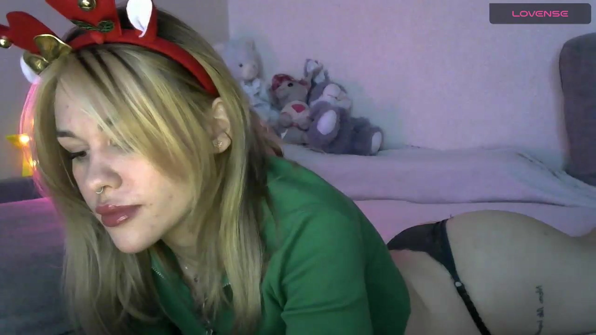 Gallery image thumbnail from Ellixr's myfreecams stream on, 12/10/2023, 12:29 image 12 of 20