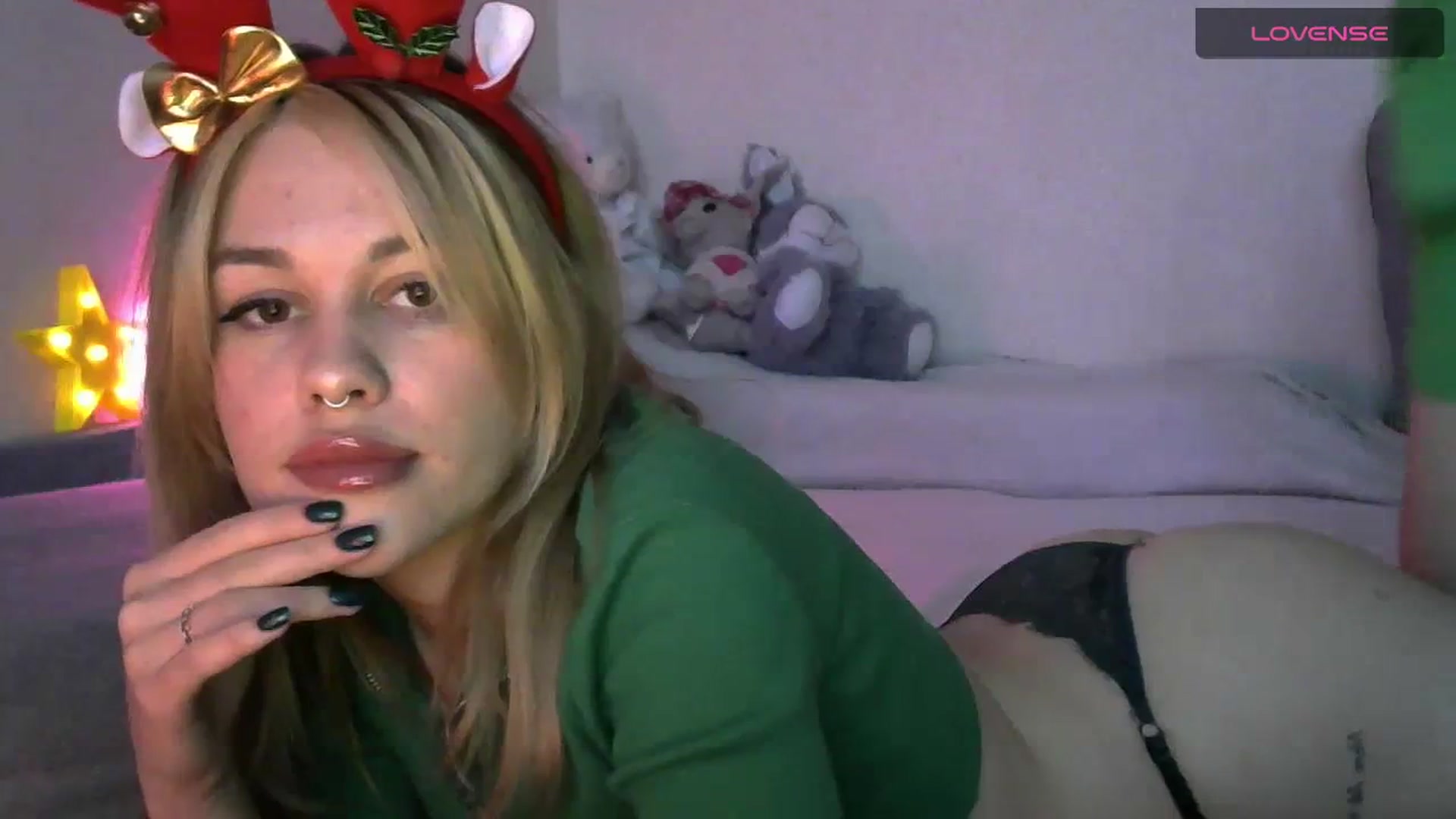 Gallery image thumbnail from Ellixr's myfreecams stream on, 12/10/2023, 12:29 image 11 of 20
