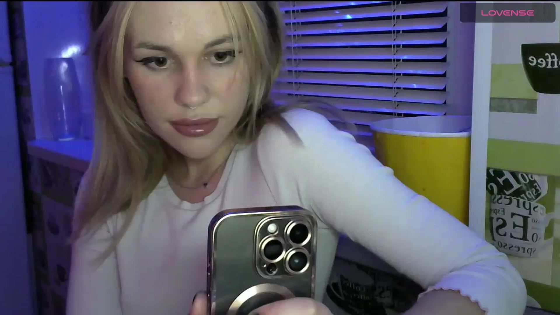 Gallery image thumbnail from Ellixr's myfreecams stream on, 12/10/2023, 20:14 image 18 of 20