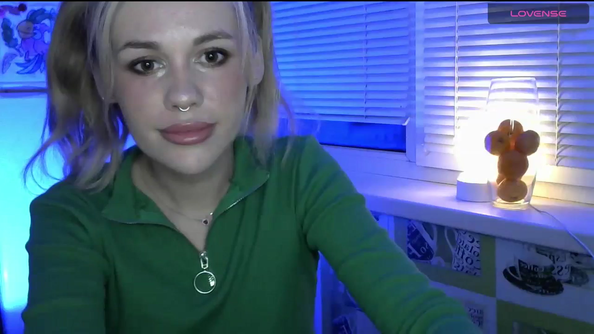 Gallery image thumbnail from Ellixr's myfreecams stream on, 12/17/2023, 22:02 image 8 of 20