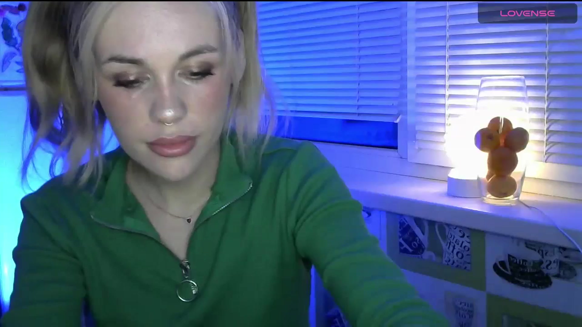 Gallery image thumbnail from Ellixr's myfreecams stream on, 12/17/2023, 22:02 image 7 of 20