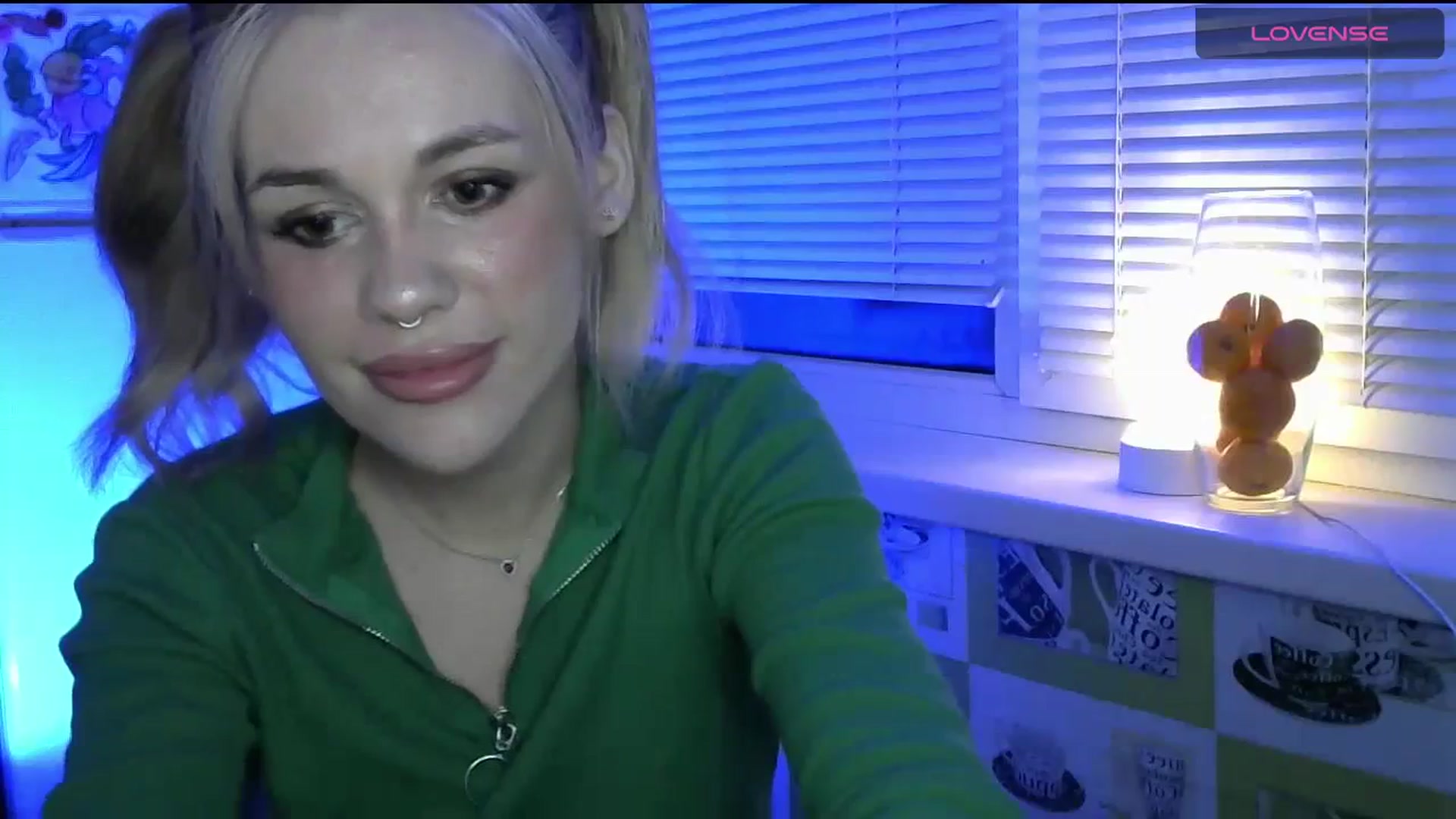Gallery image thumbnail from Ellixr's myfreecams stream on, 12/17/2023, 22:02 image 4 of 20