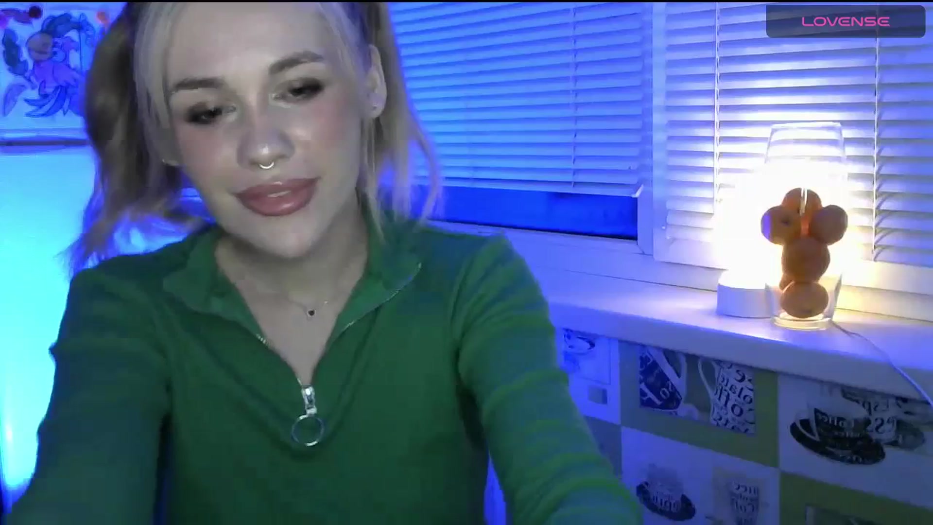 Gallery image thumbnail from Ellixr's myfreecams stream on, 12/17/2023, 22:02 image 3 of 20