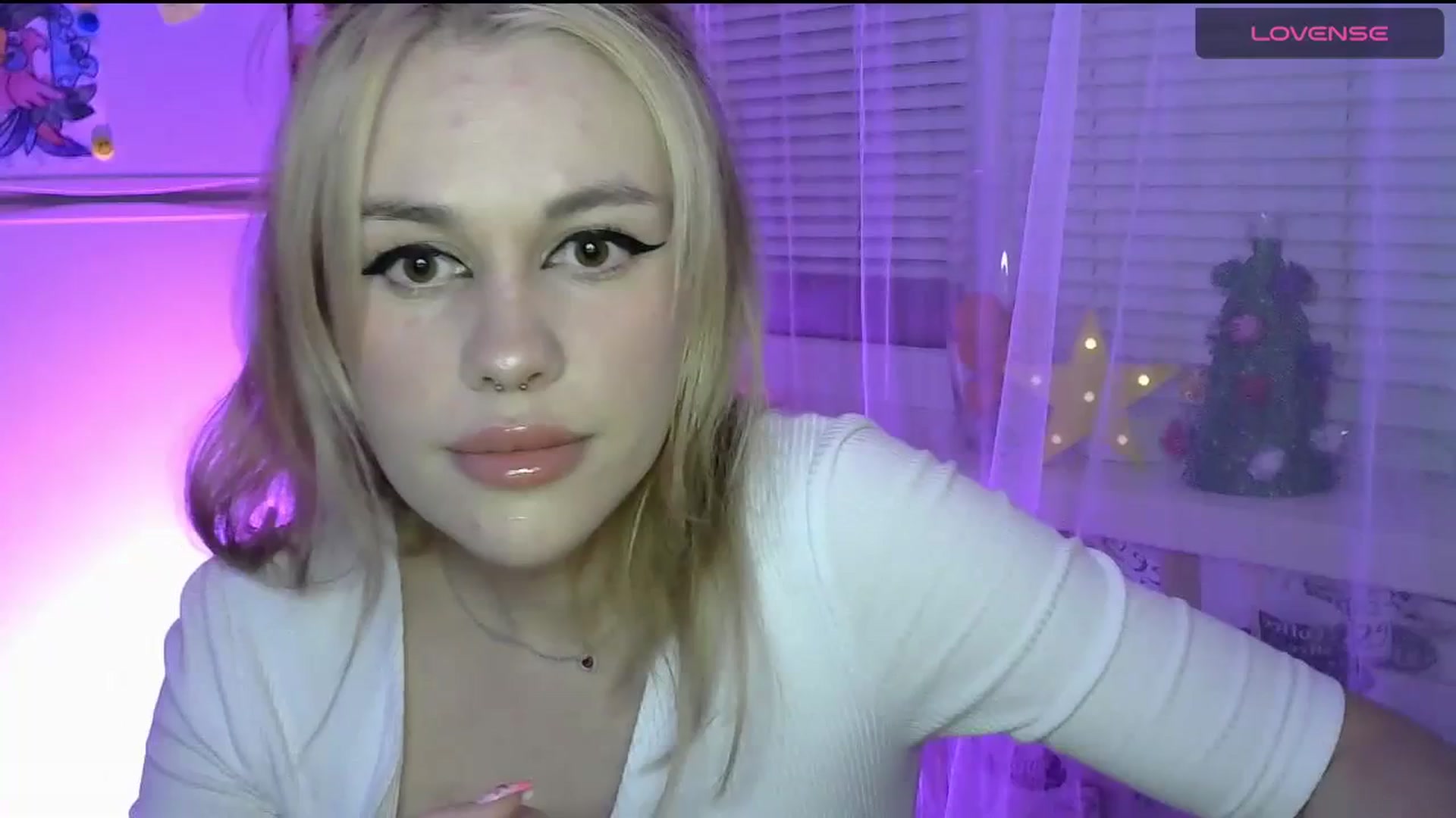 Gallery image thumbnail from Ellixr's myfreecams stream on, 12/24/2023, 20:42 image 1 of 20