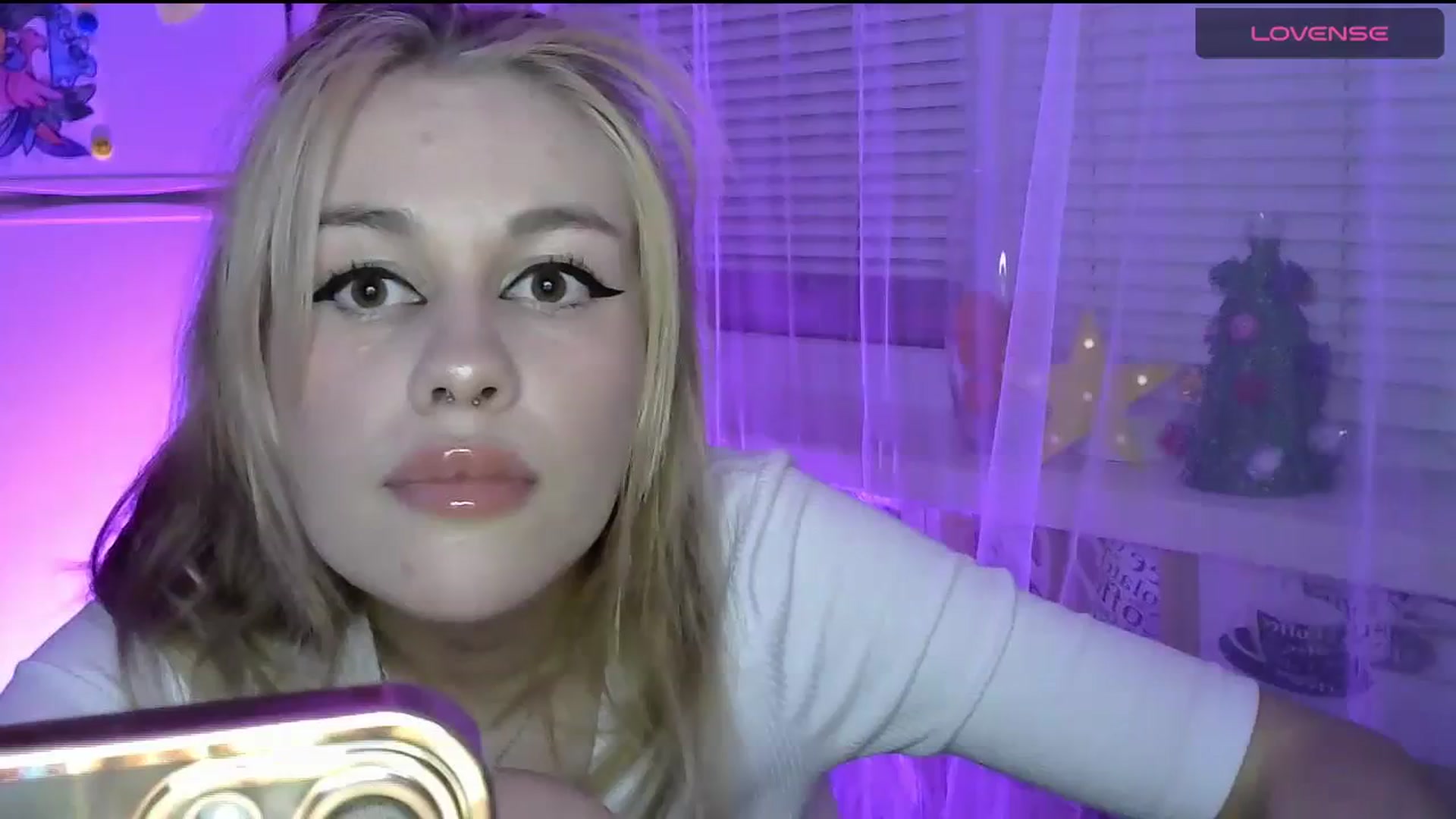 Gallery image thumbnail from Ellixr's myfreecams stream on, 12/24/2023, 20:42 image 16 of 20