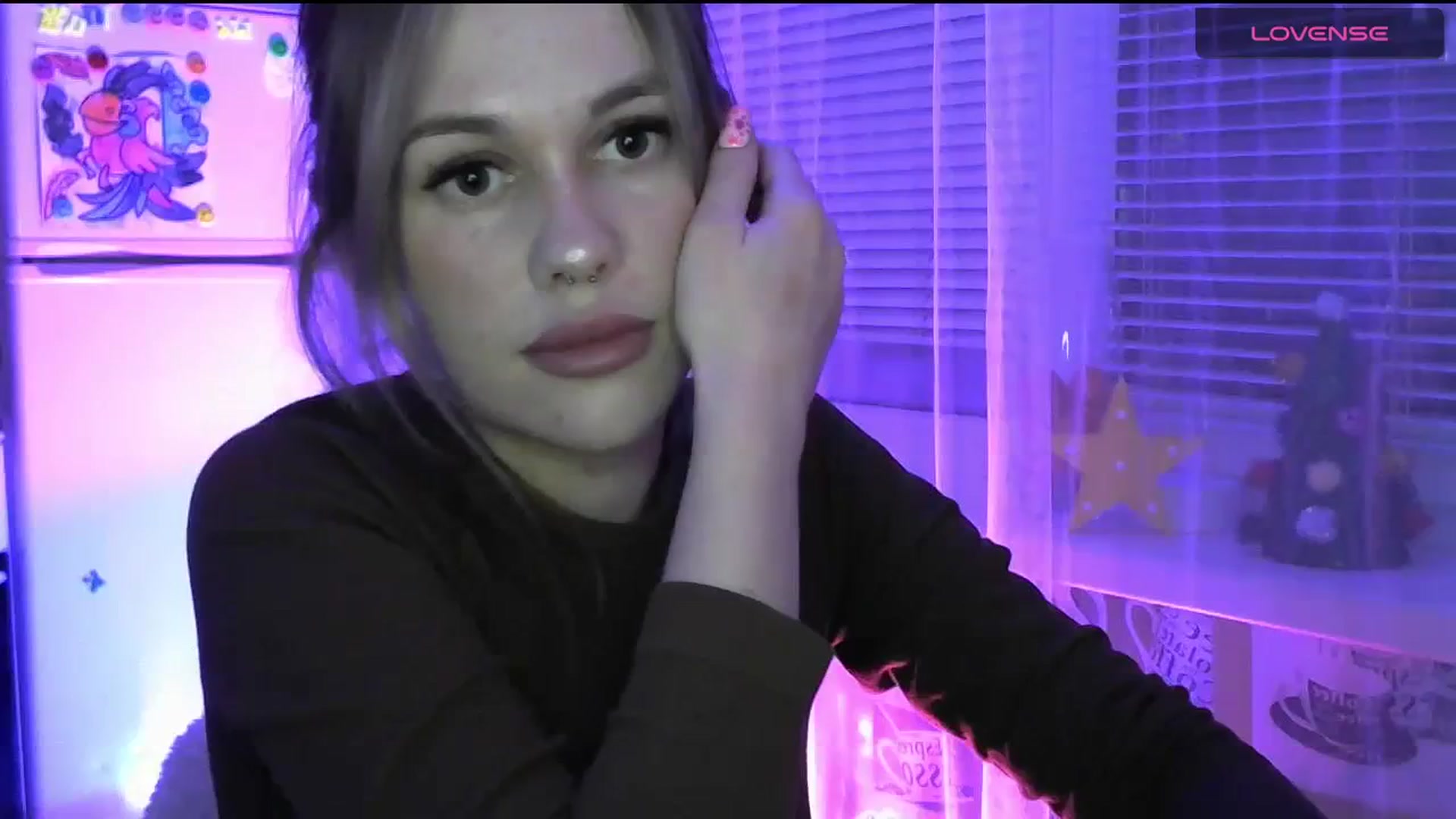 Gallery image thumbnail from Ellixr's myfreecams stream on, 12/26/2023, 21:34 image 18 of 20
