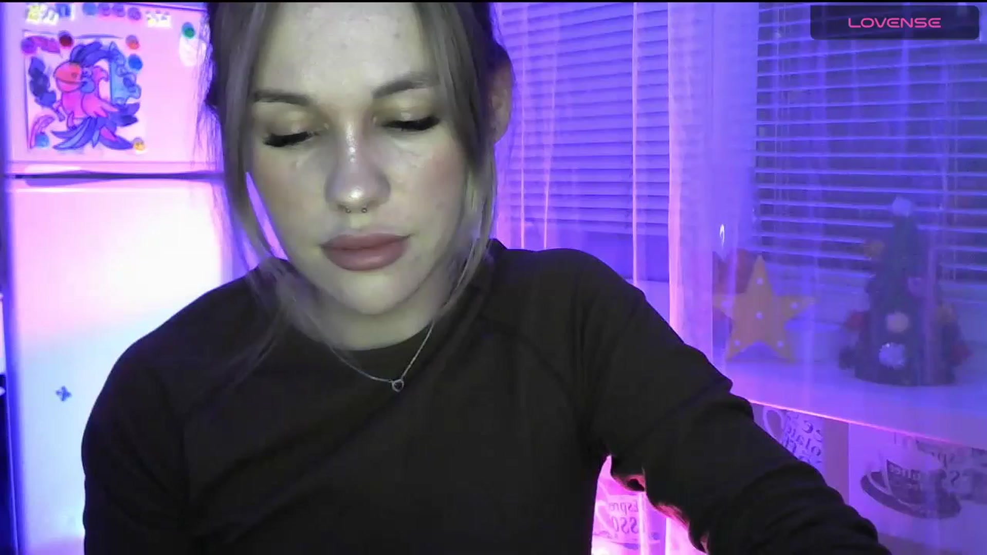 Gallery image thumbnail from Ellixr's myfreecams stream on, 12/26/2023, 21:34 image 12 of 20